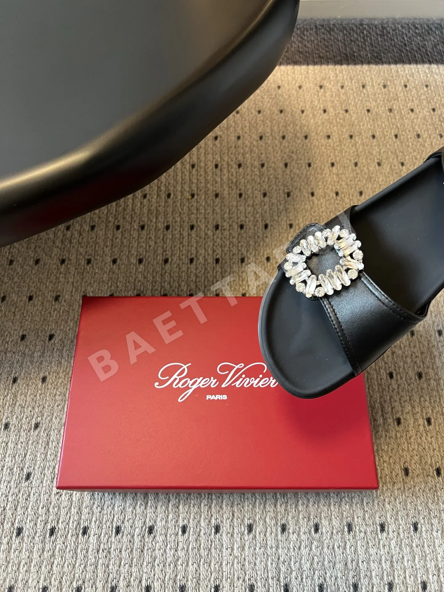 로저비비에 라인스톤 버클 벨크로 샌들 상세 이미지 7