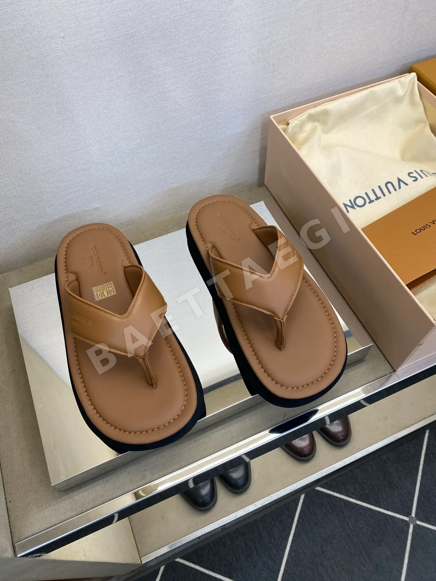 루이비통 송아지가죽 남성 슬리퍼 129599