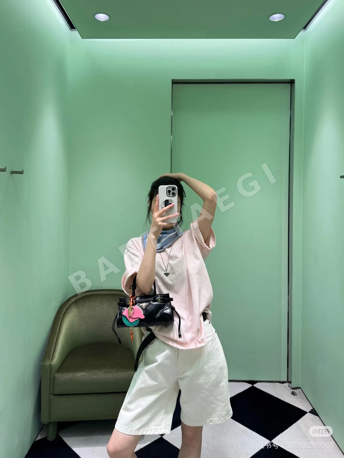프라다 여성 크루넥 자수 반팔 티셔츠 상세 이미지 2