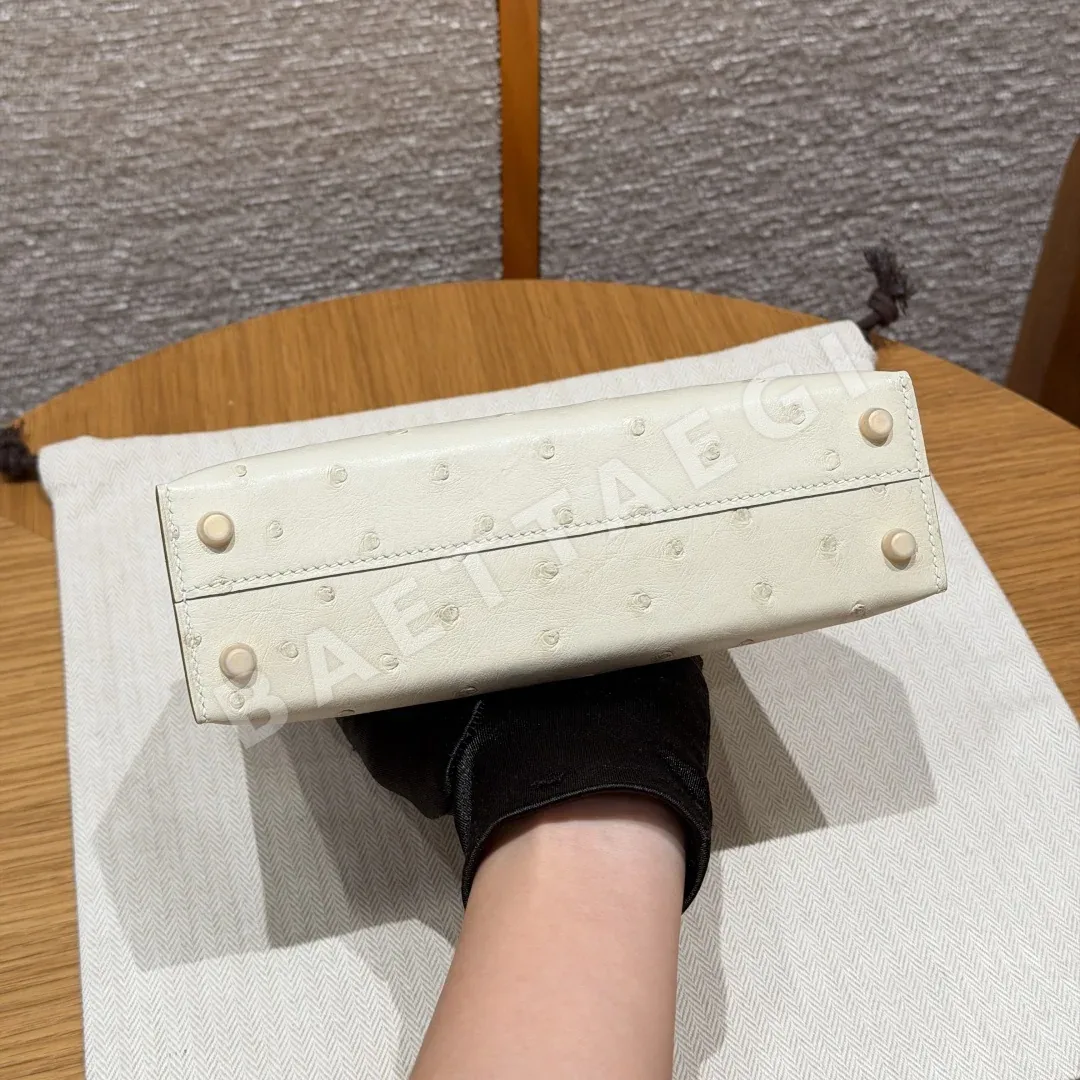 에르메스 미니 켈리 2 오스트리치 가죽 가방 상세 이미지 5