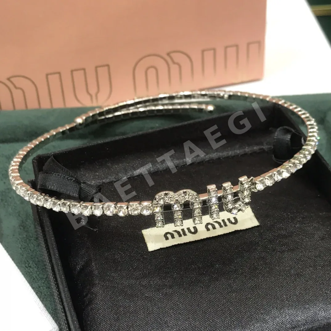 미우미우 다이아몬드 장식 목걸이 상세 이미지 4
