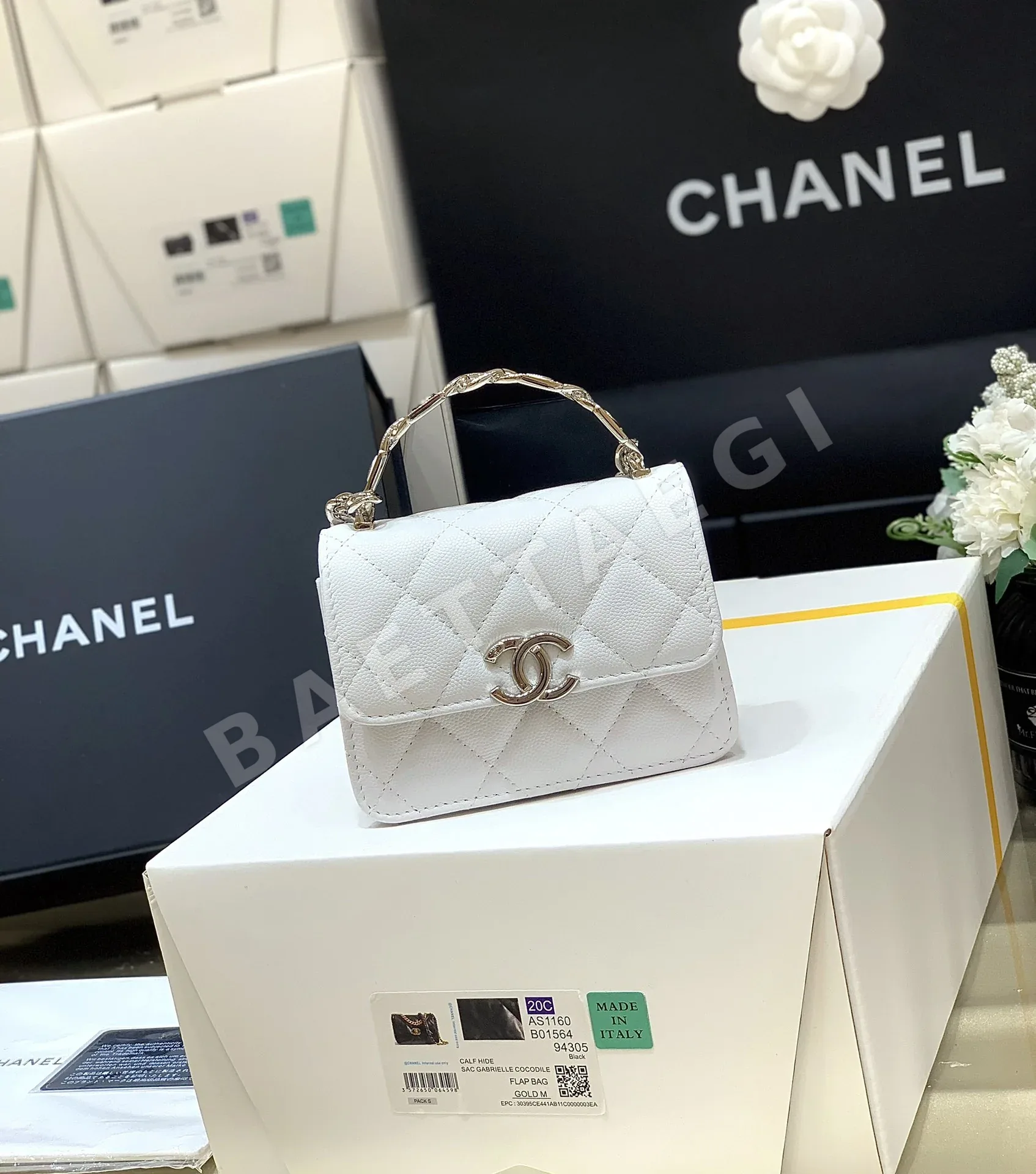 샤넬 스몰 에나멜 크로스바디백 A92993 상세 이미지 3