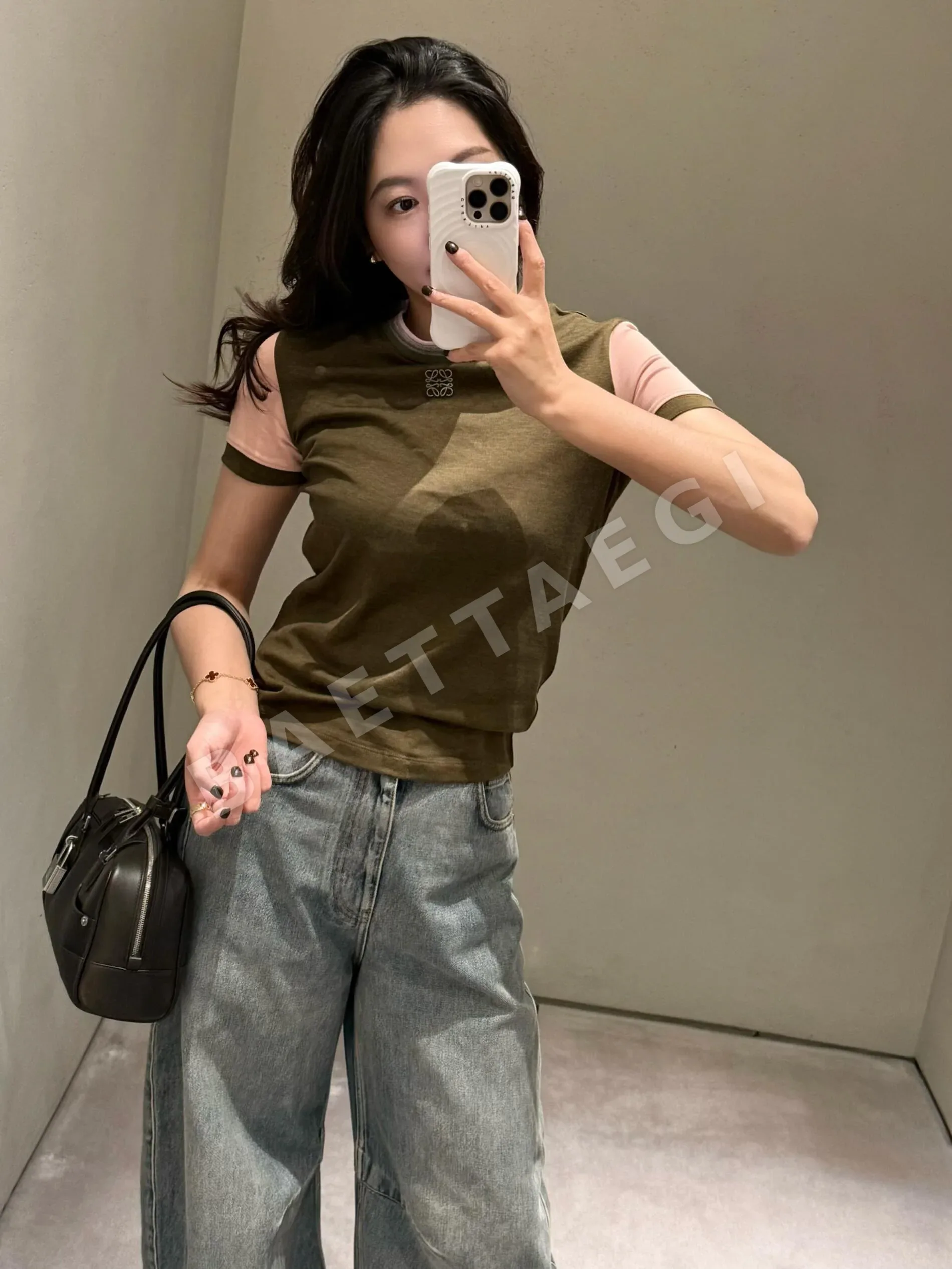 로에베 컬러 블록 아나그램 자수 코튼 반팔 티셔츠 상세 이미지 7