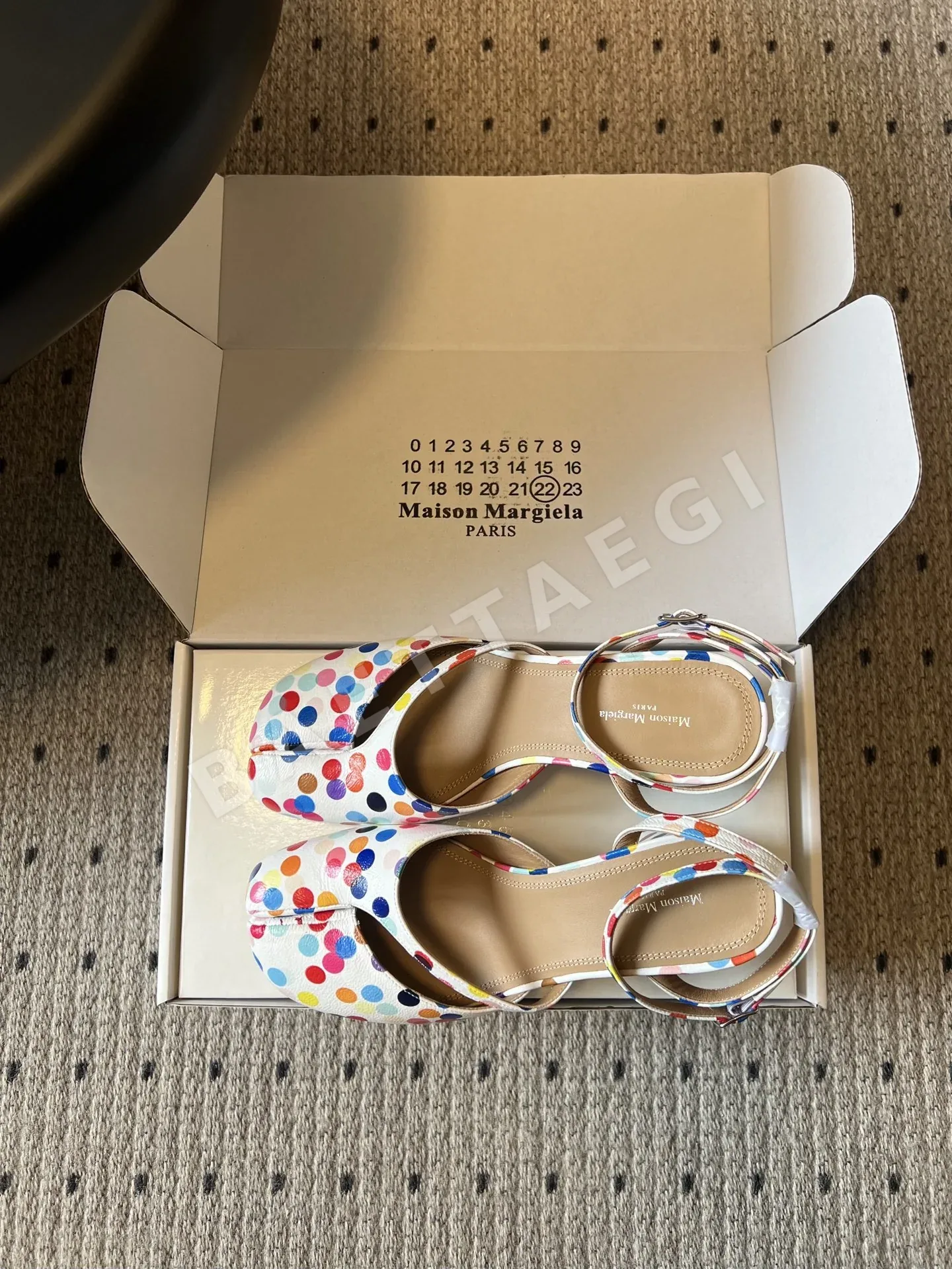 마르지엘라 타비 폴카닷 토 분리 펌프스 상세 이미지 6