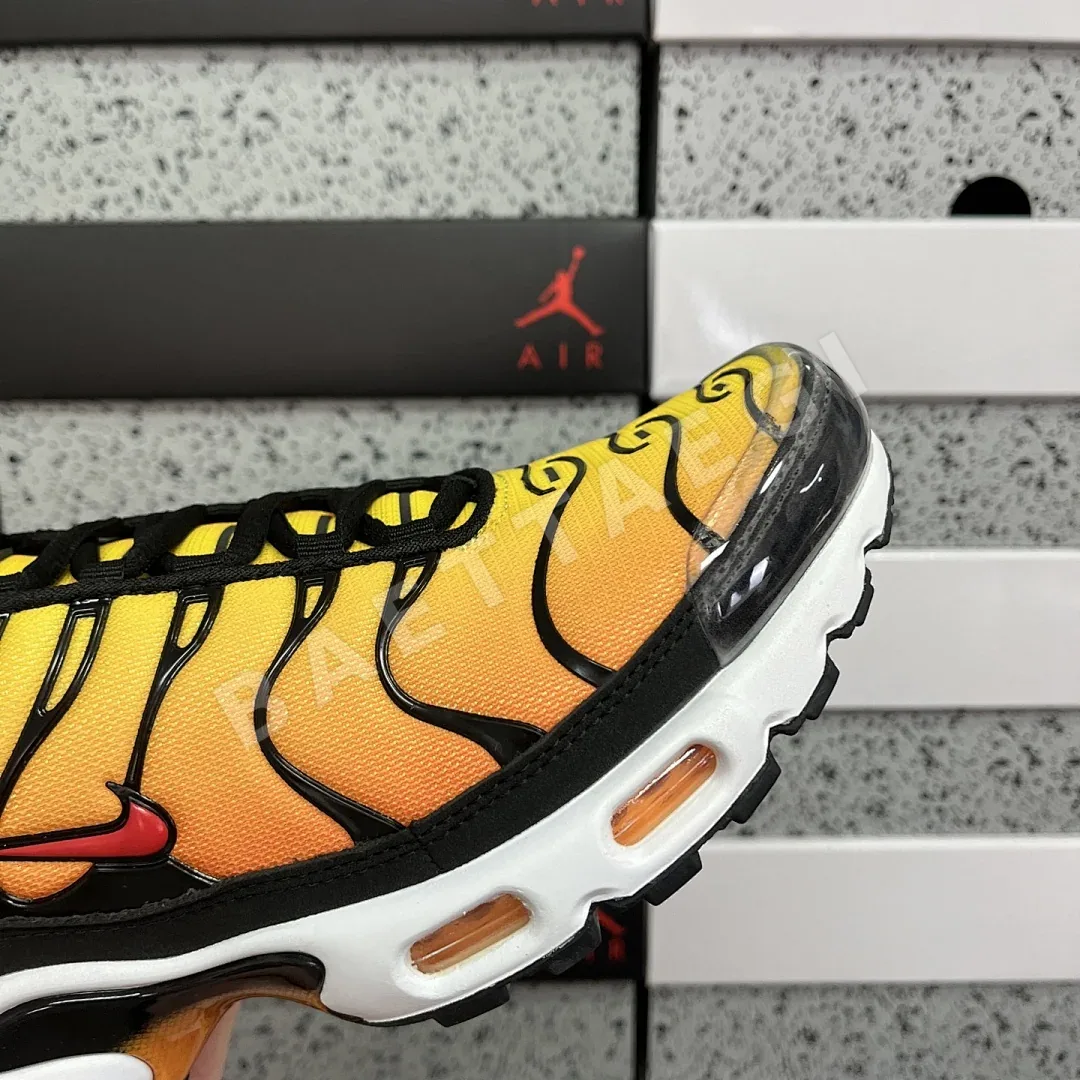 나이키 [DF] 에어 맥스 플러스 블랙 오렌지 옐로우 HF0552-001 201072 Nike Air Max Plus Sunset 상세 이미지 8