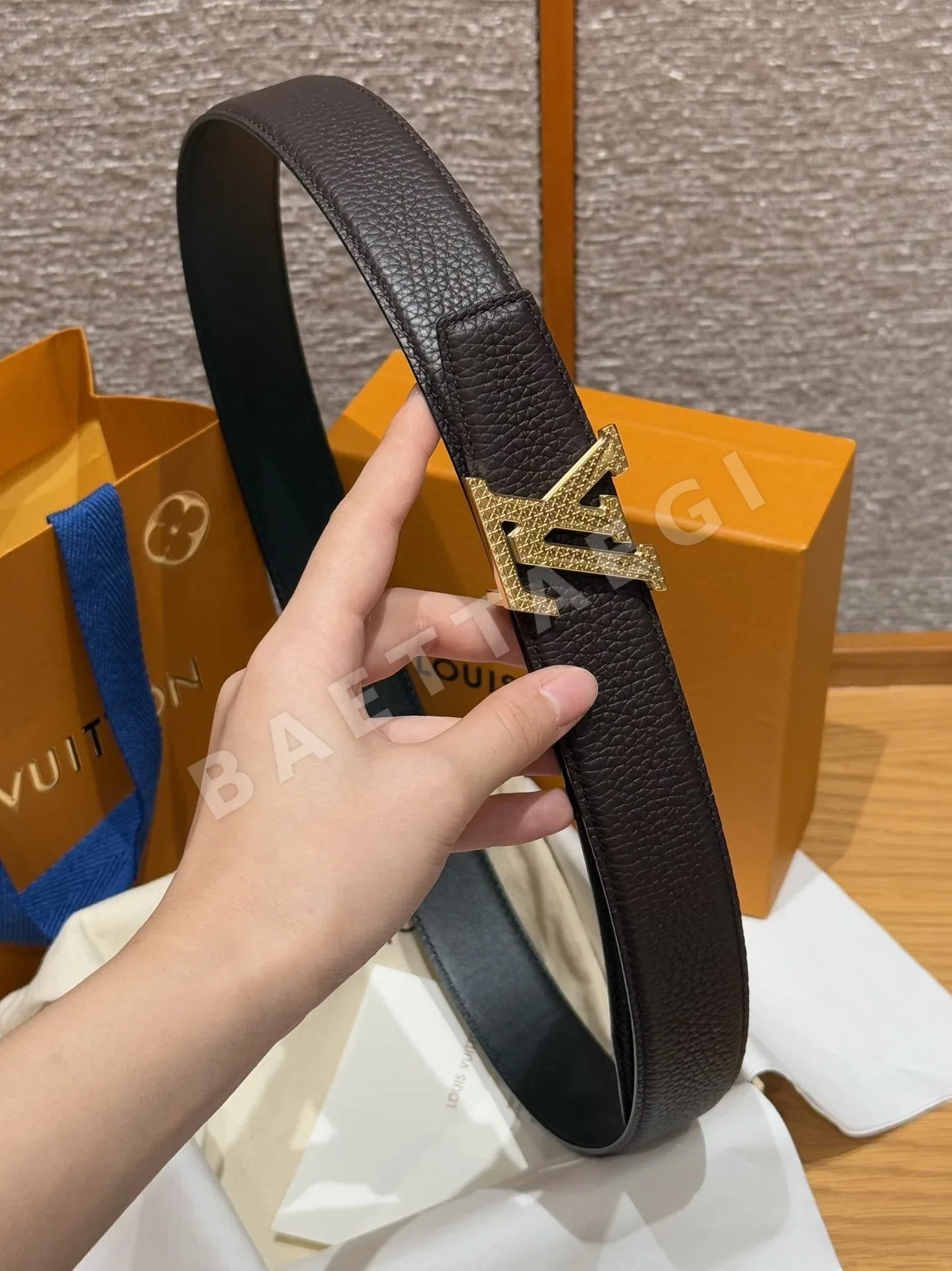 루이비통 스테인리스 스틸 버클 남성용 양면 소가죽 벨트 상세 이미지 4