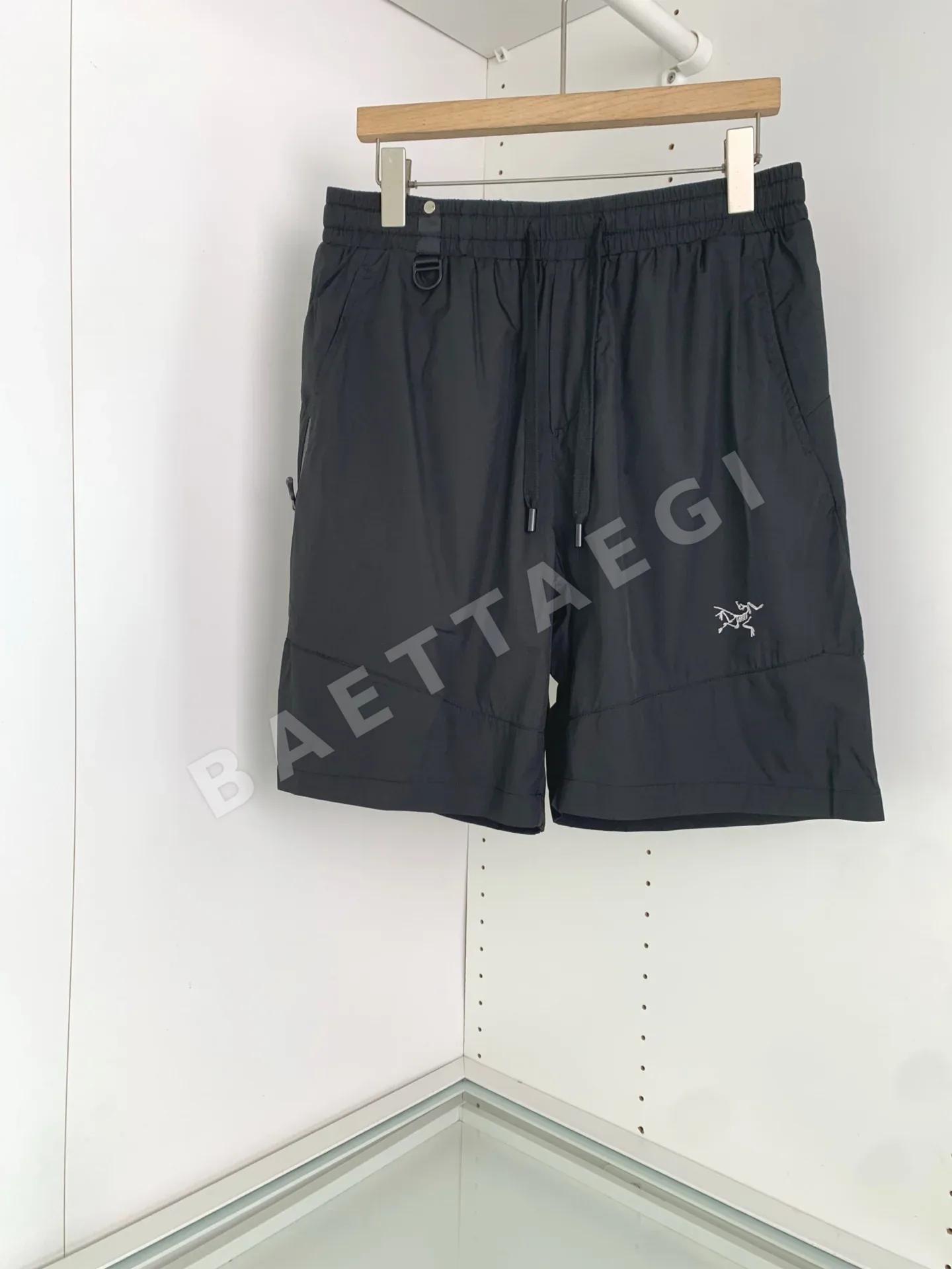 아크테릭스 메시 배색 남성 반바지