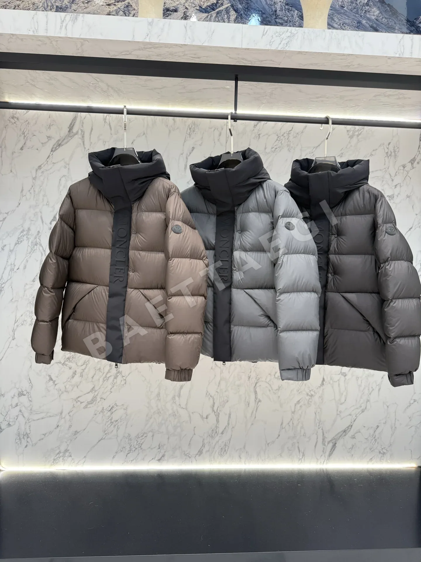 몽클레르 마데이라 후드 쇼트 다운 자켓 상세 이미지 2