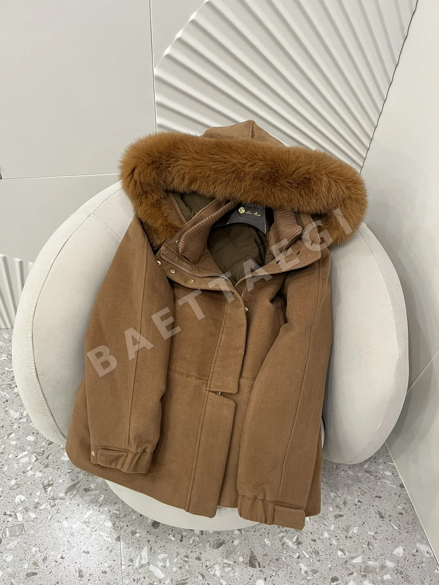 로로피아나 브라운 여성 패딩 상세 이미지 6