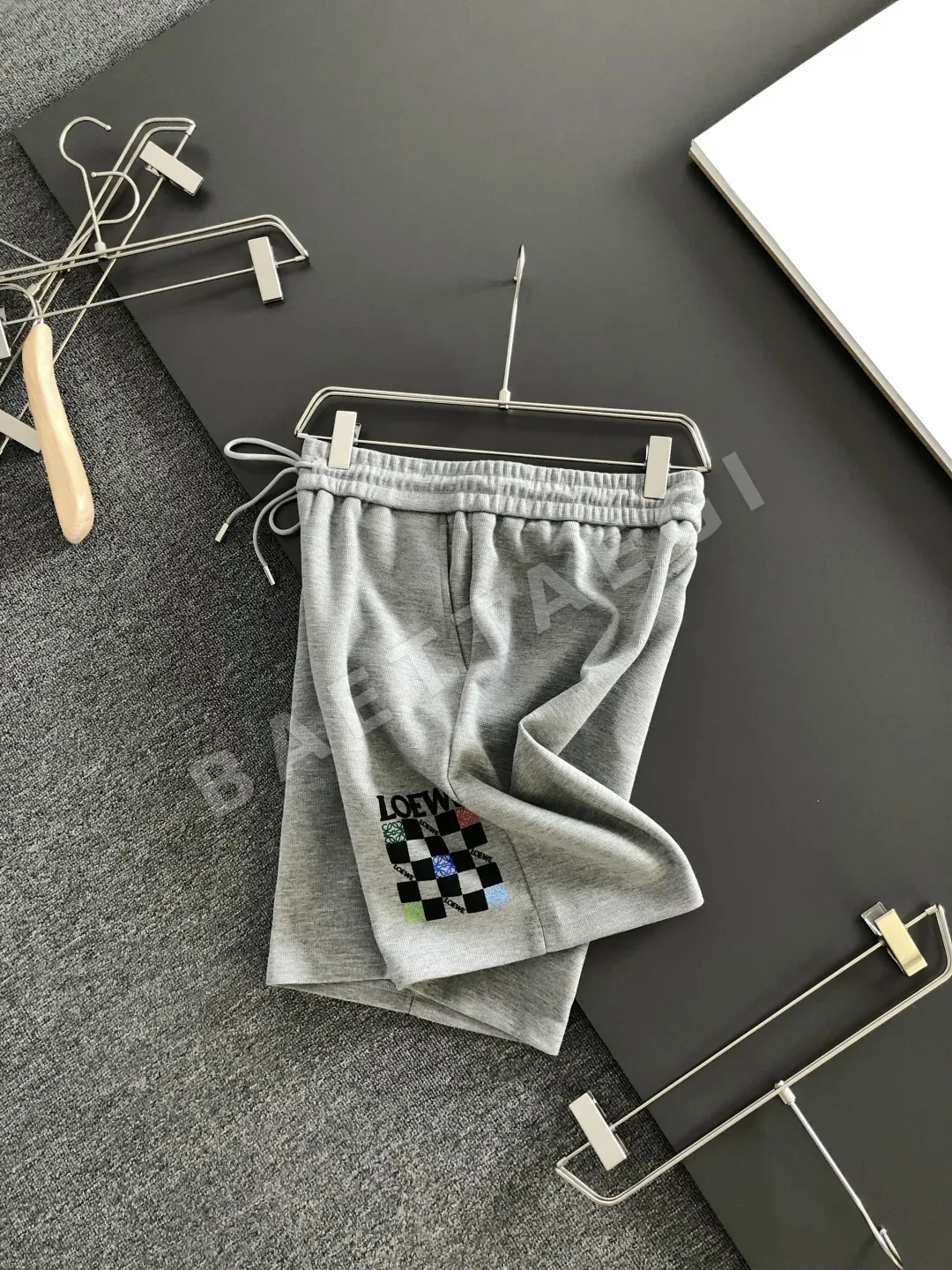 로에베 스트레이트 레그 자수 남성 반바지 상세 이미지 2