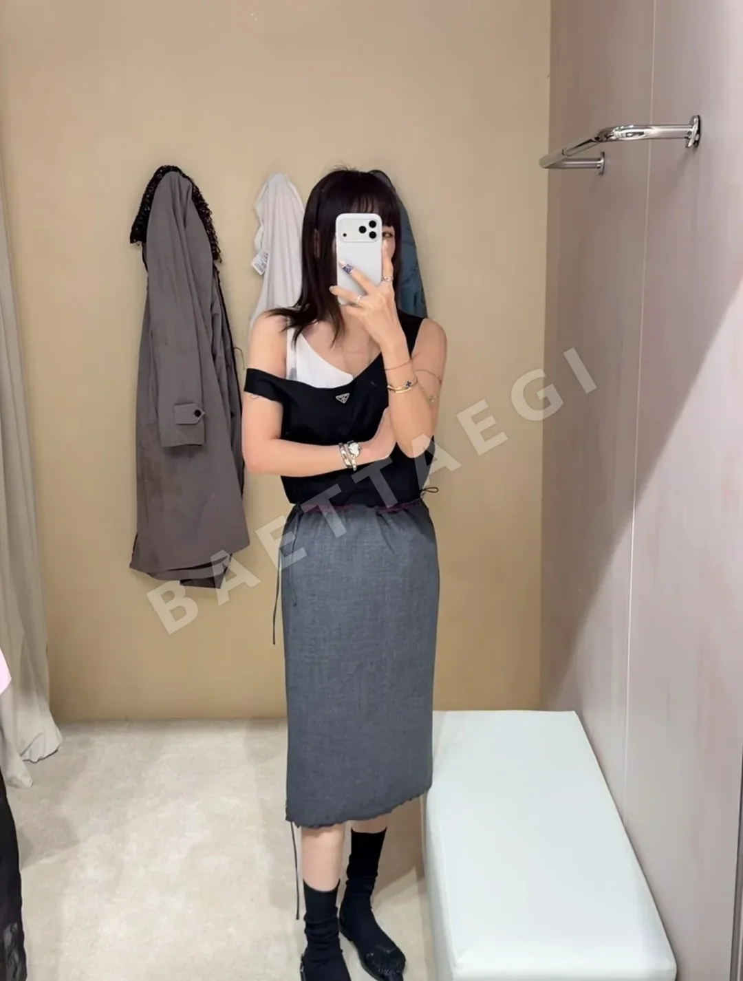 프라다 친환경 리사이클 나일론 여성 반팔 티셔츠 상세 이미지 8
