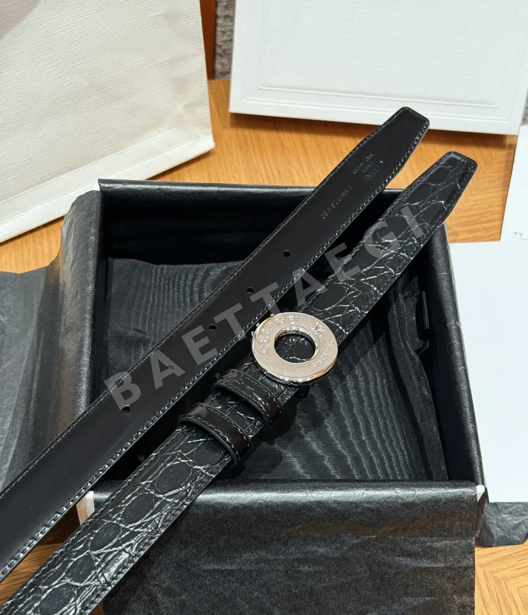 셀린느 DISC 골드 버클 25mm 리버서블 가죽 벨트 상세 이미지 6