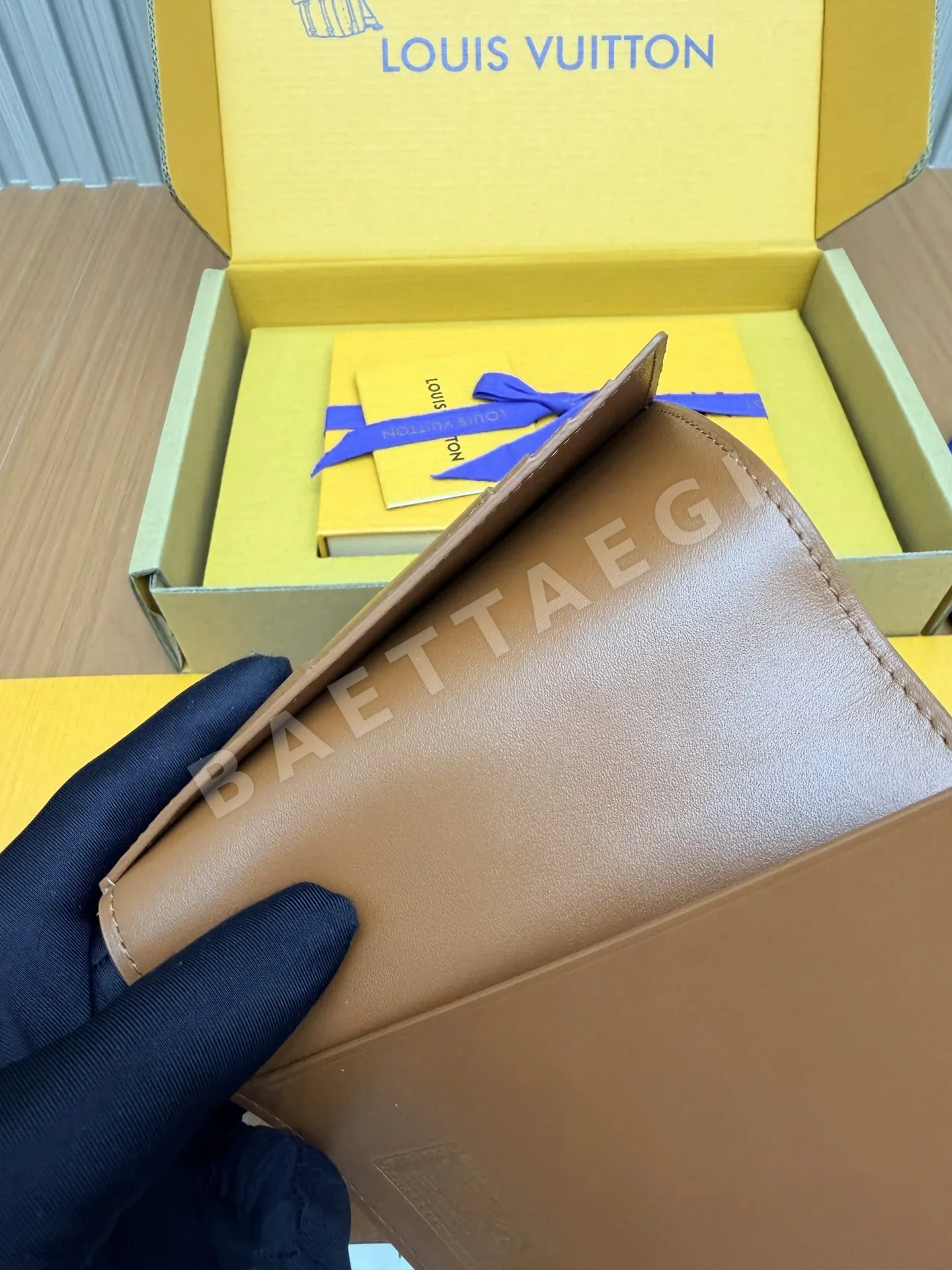 루이비통 M26059 올 스틸 지갑 상세 이미지 5