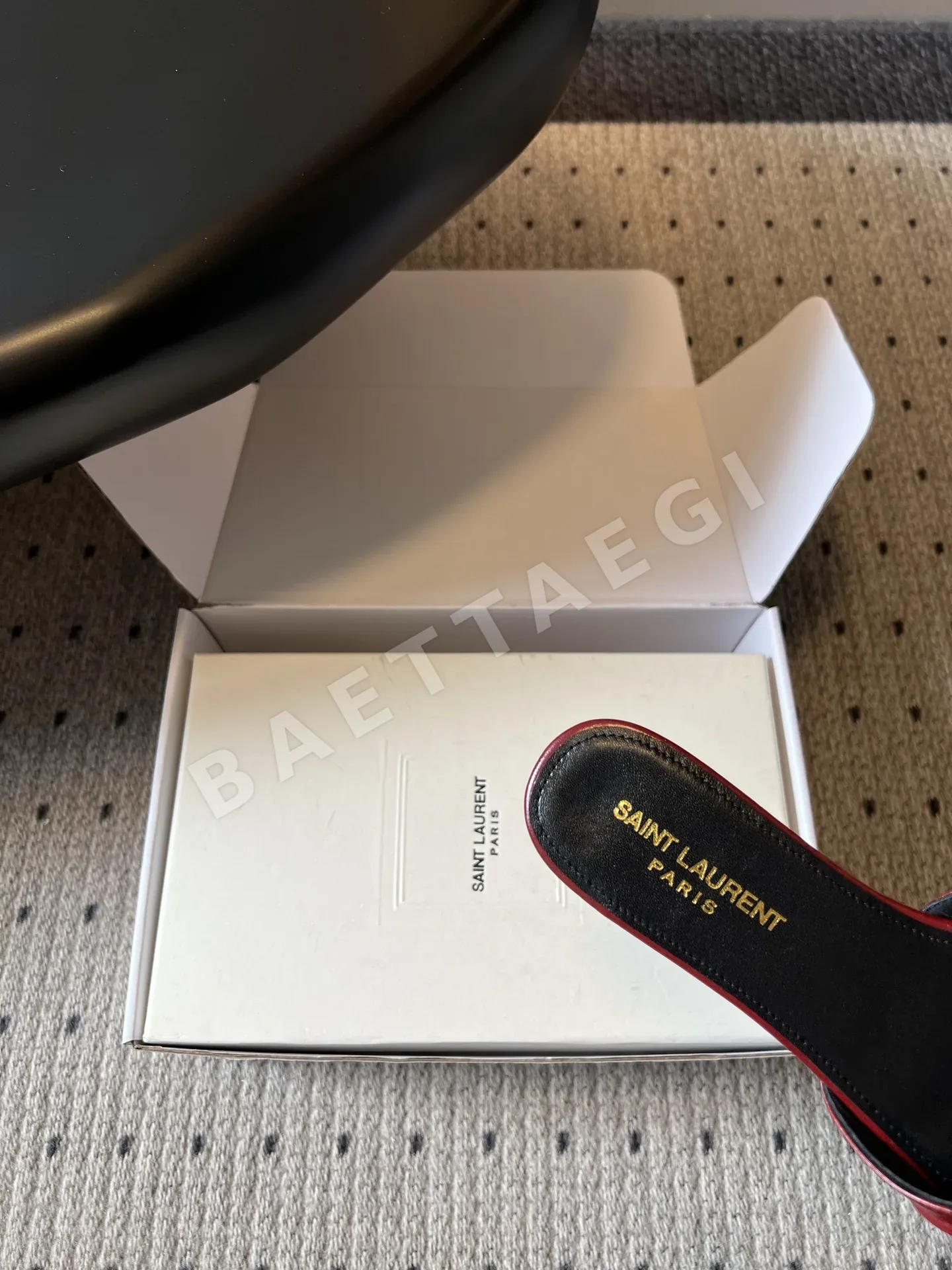 생로랑 YSL 버클 플랫 샌들 상세 이미지 8