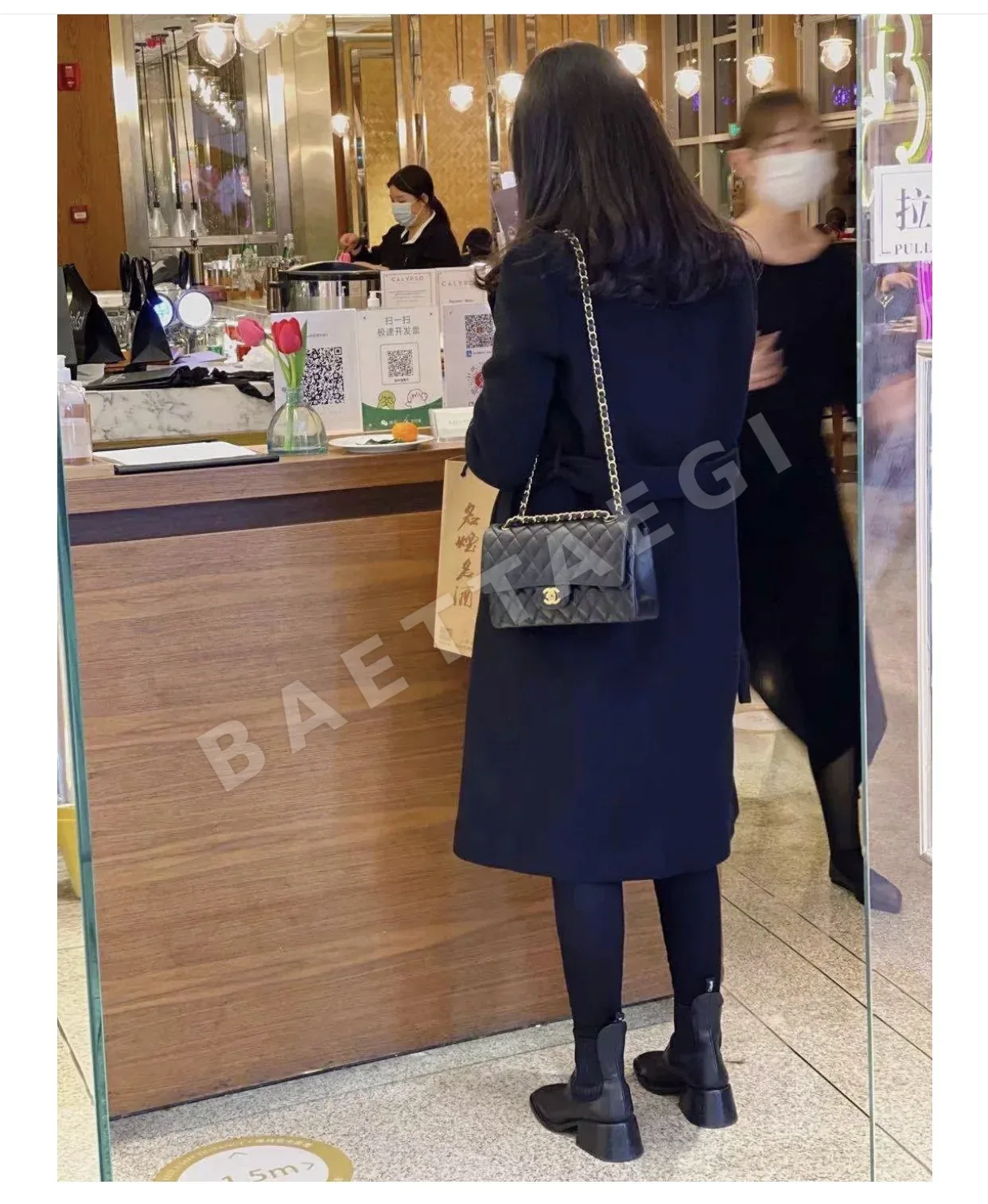 샤넬 클래식 플랩 블랙 램스킨 가방 상세 이미지 7