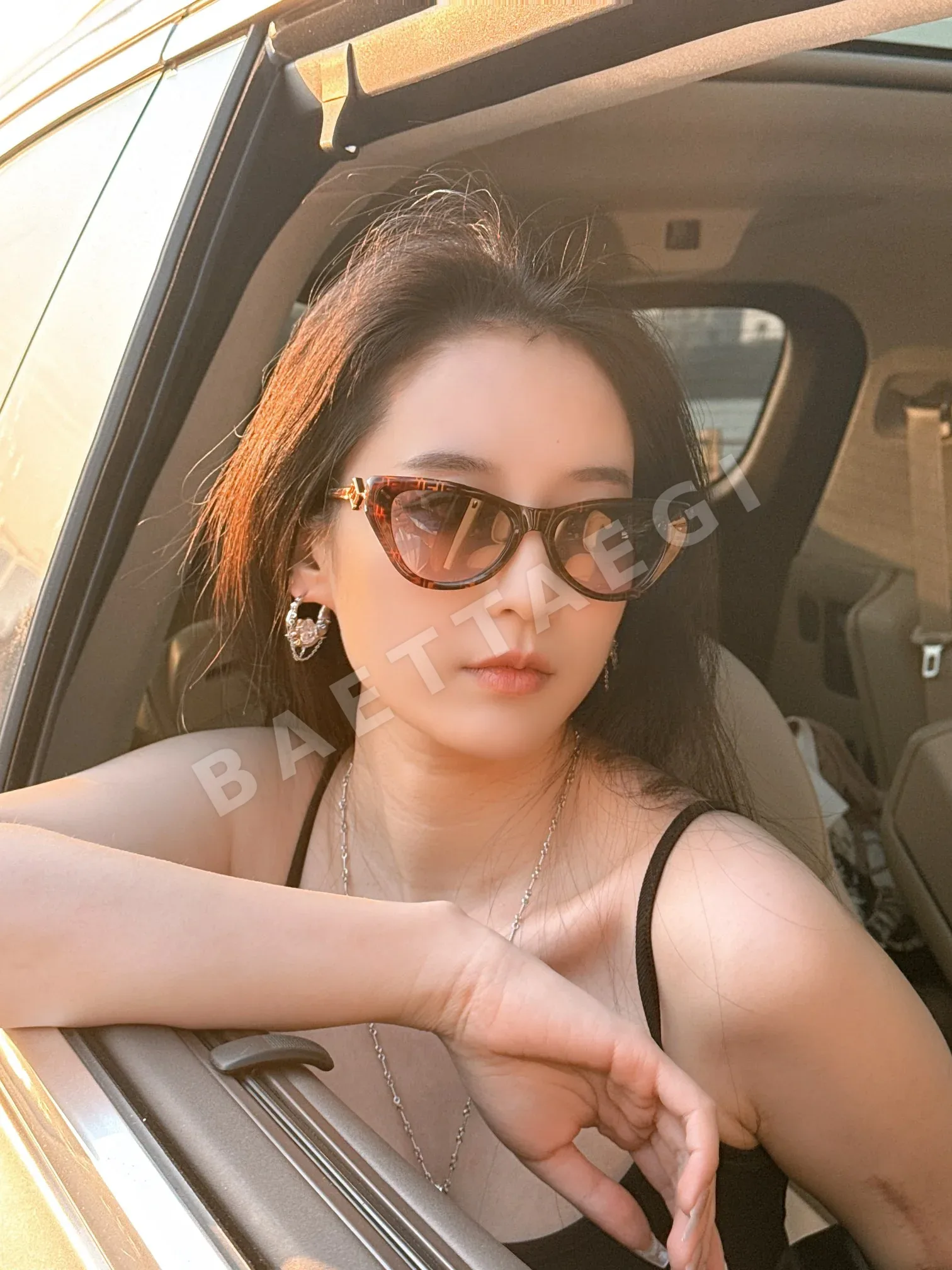 펜디 FE40149 F 선글라스 F 상세 이미지 6