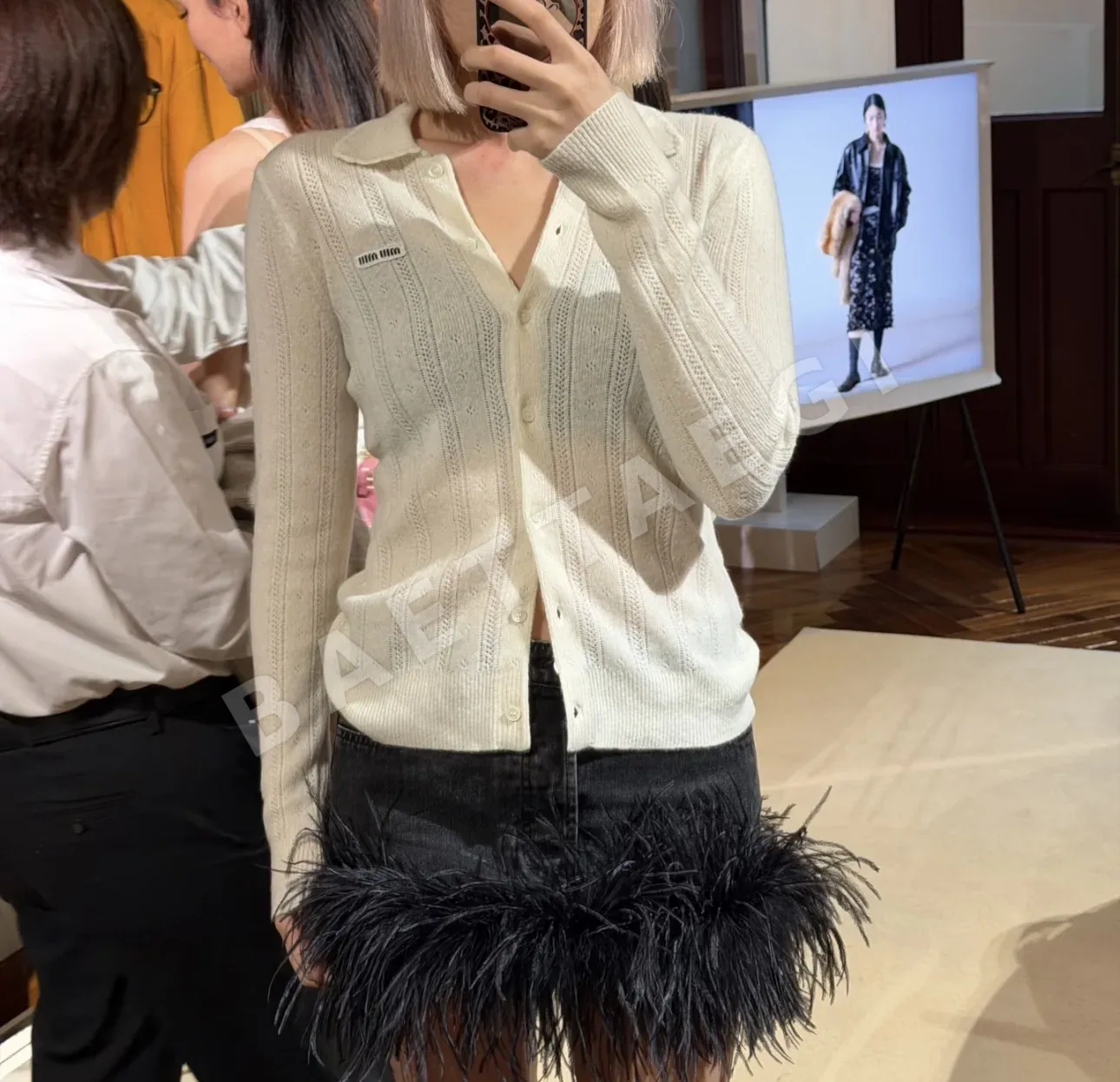 미우미우 캐시미어 폴로카라 가디건 상세 이미지 7