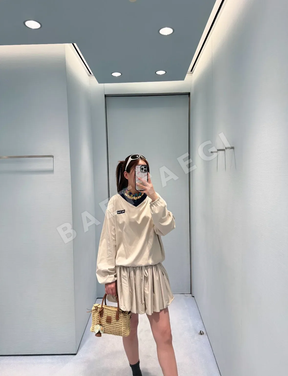 미우미우 컬러블록 V넥 란턴 슬리브 세트 여성의류 상세 이미지 8