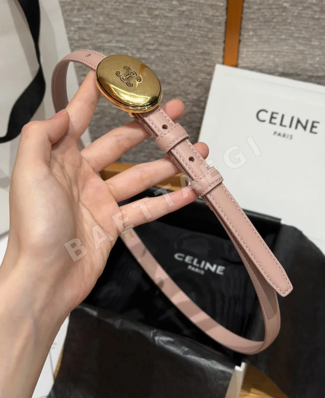 셀린느 TRIOMPHE 타원형 버클 얇은 가죽 벨트 상세 이미지 9