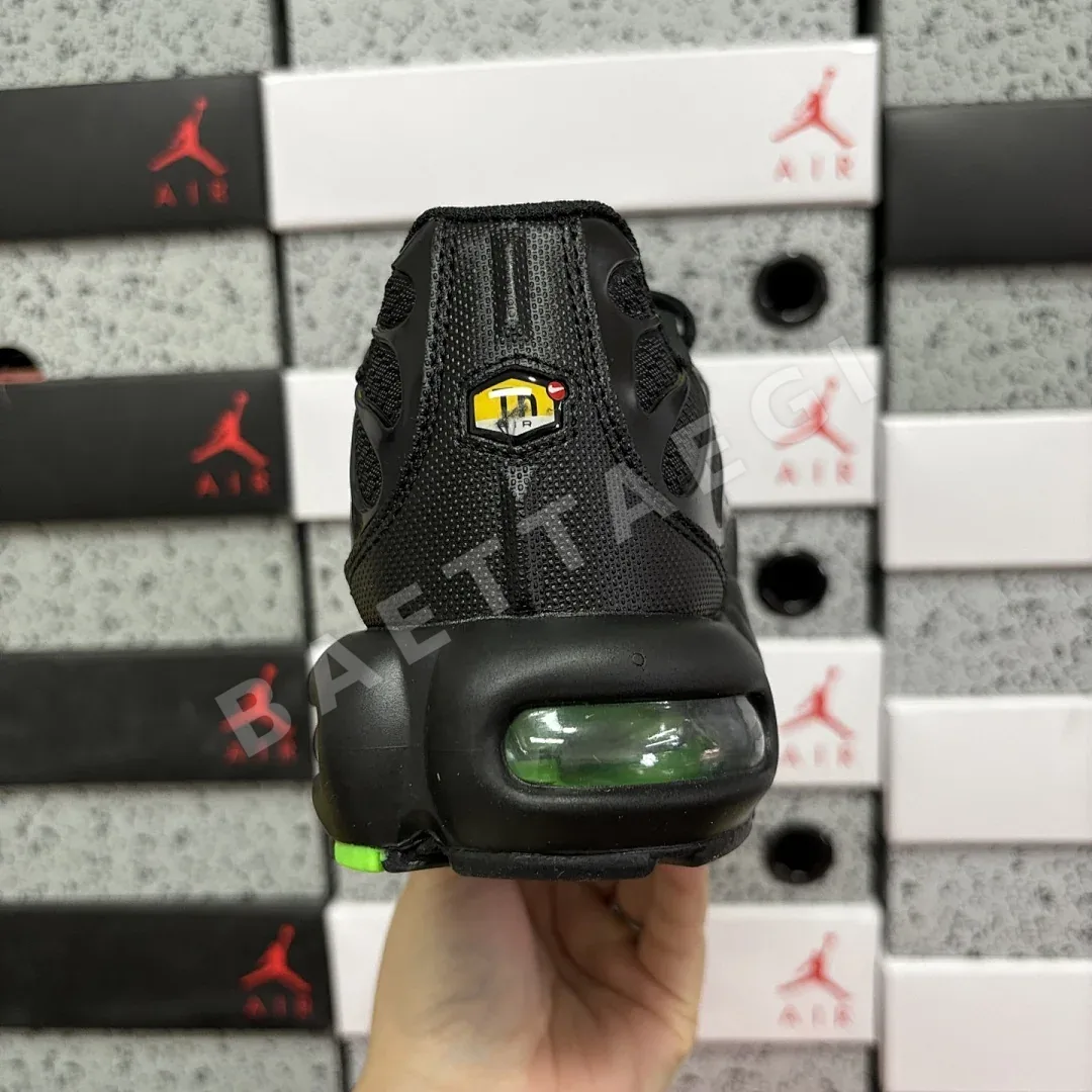 나이키 [DF] 에어 맥스 플러스 DM0032-024 201080 Nike Air Max Plus Black Green Strike 상세 이미지 7
