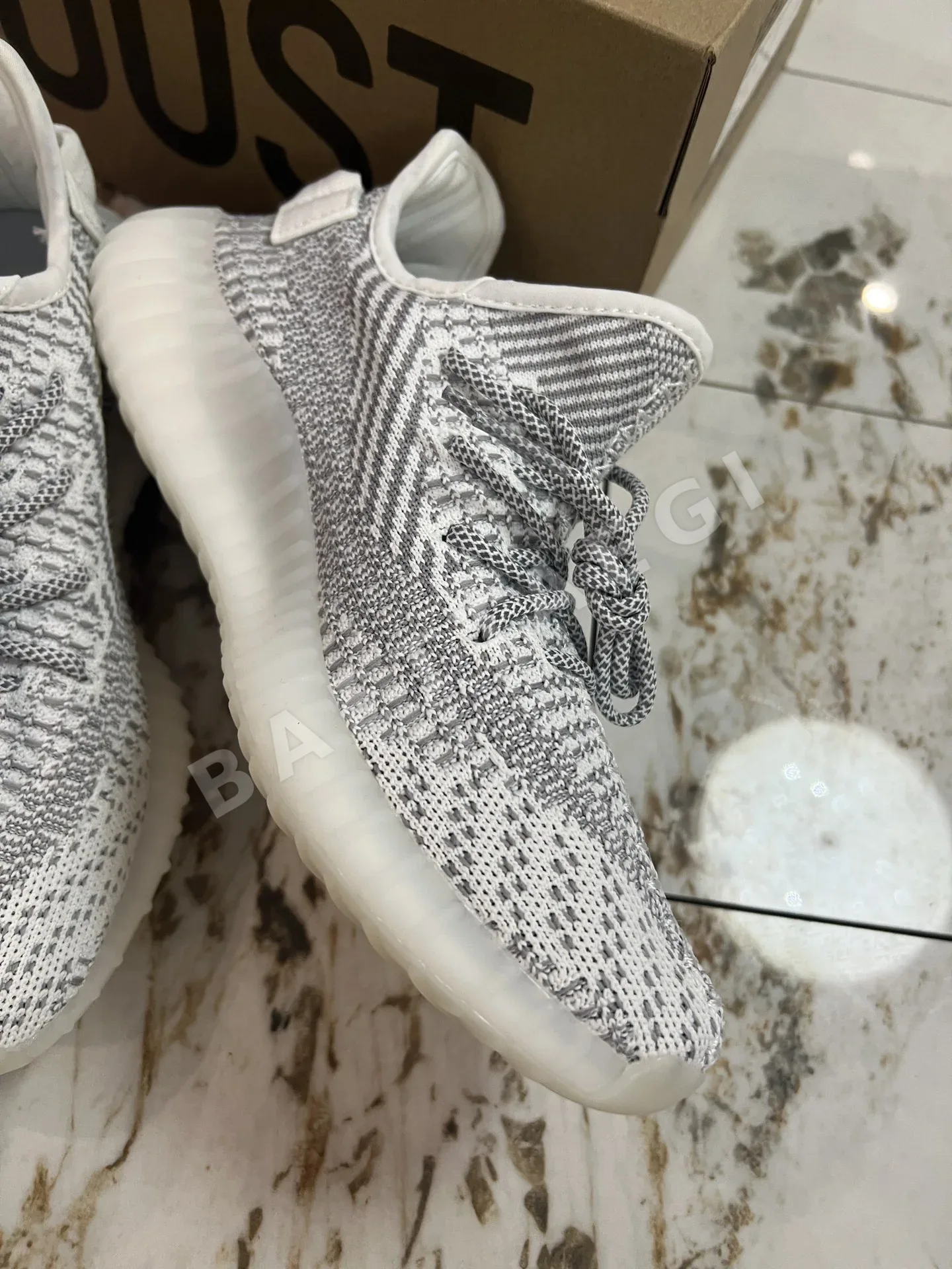 아디다스 YEEZY350 스니커즈 상세 이미지 4