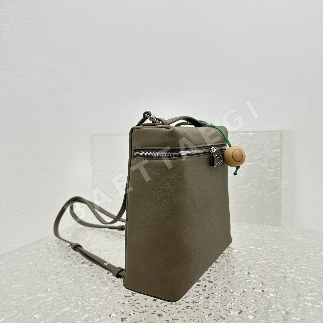 로로피아나 엘리펀트 그레이 가죽 백팩 상세 이미지 3