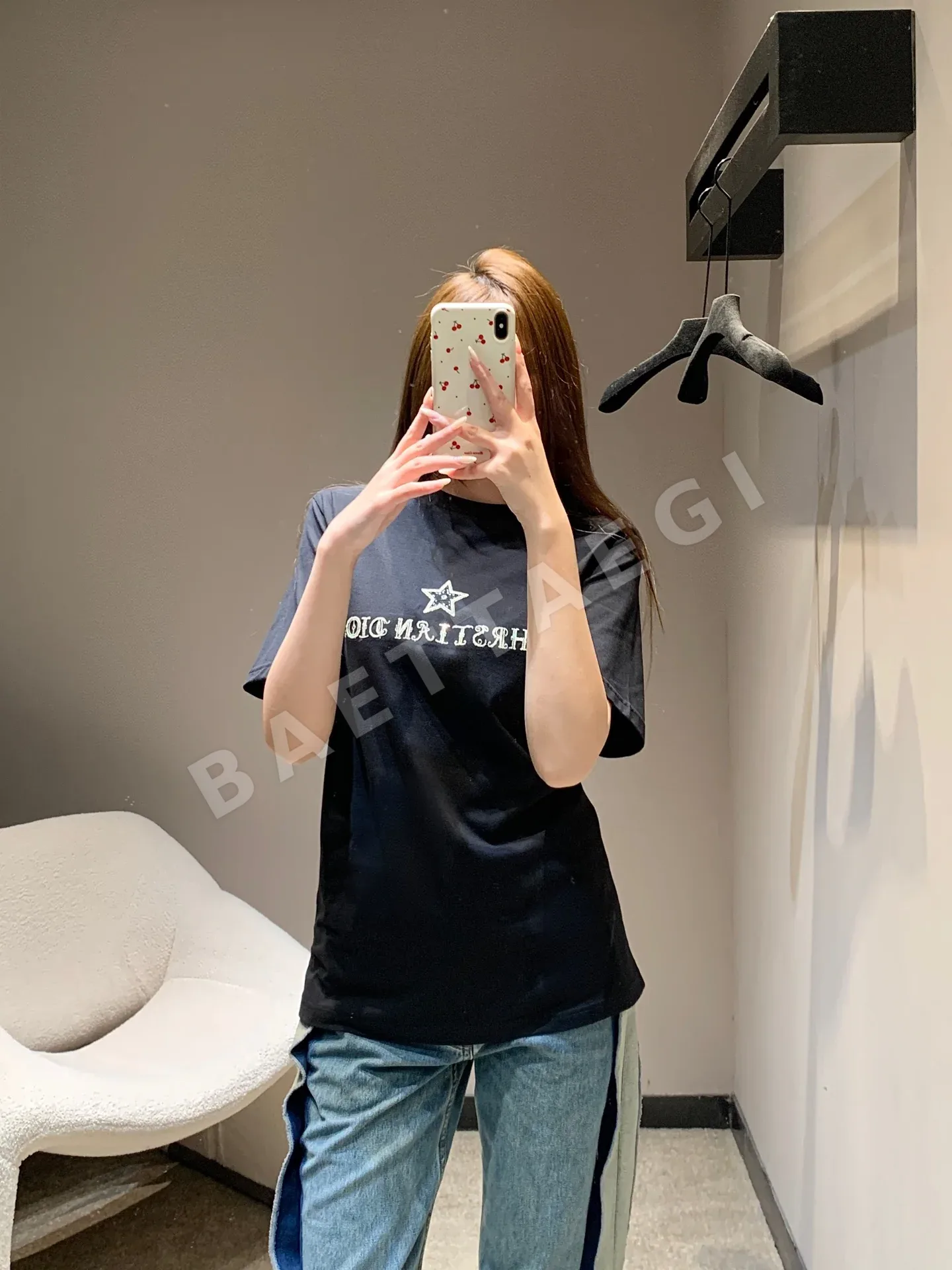 디올 여성 반팔 티셔츠 오각별 자수 상세 이미지 9