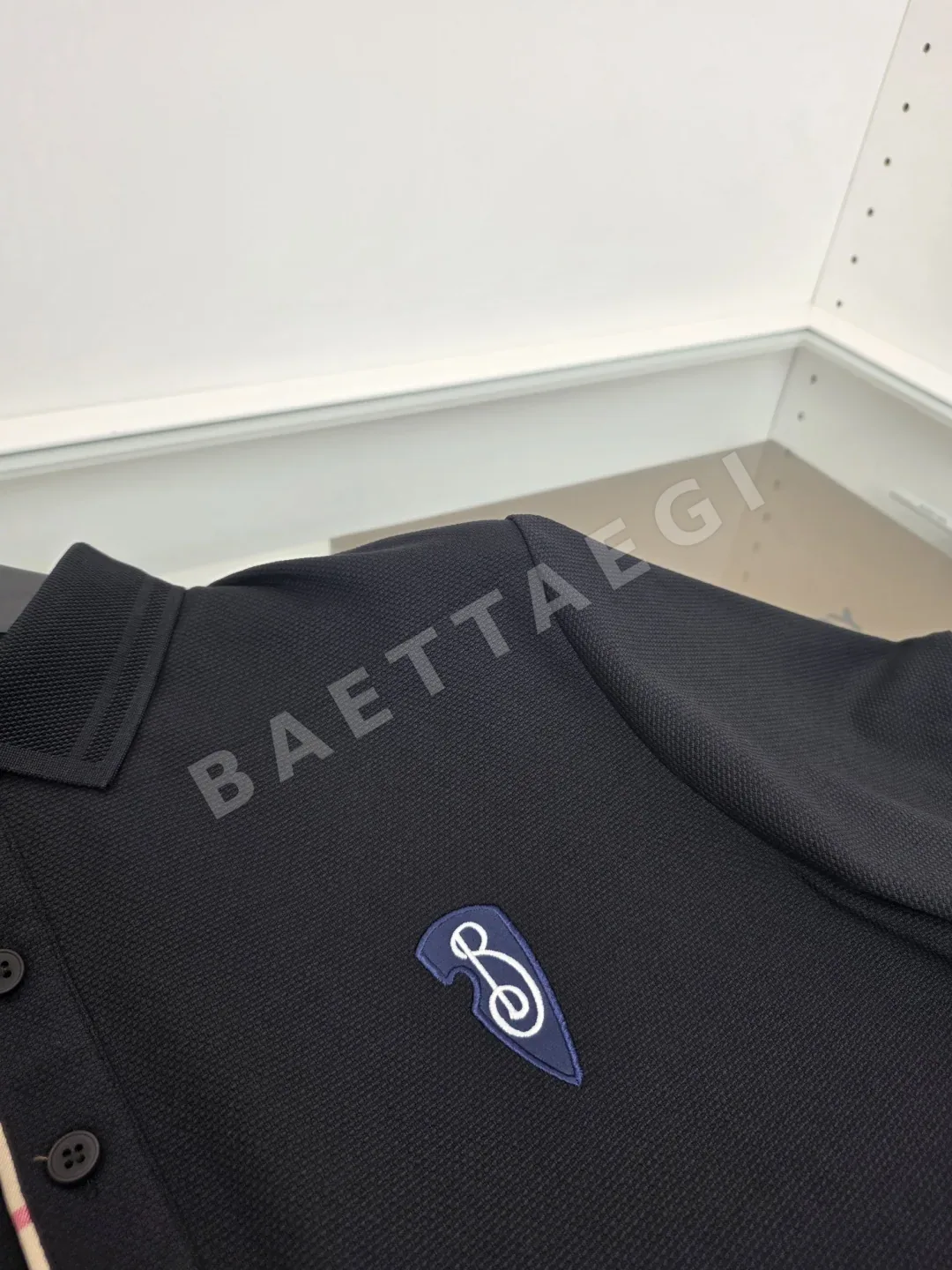 버버리 체크 스트라이프 카라 반팔 티셔츠 상세 이미지 5