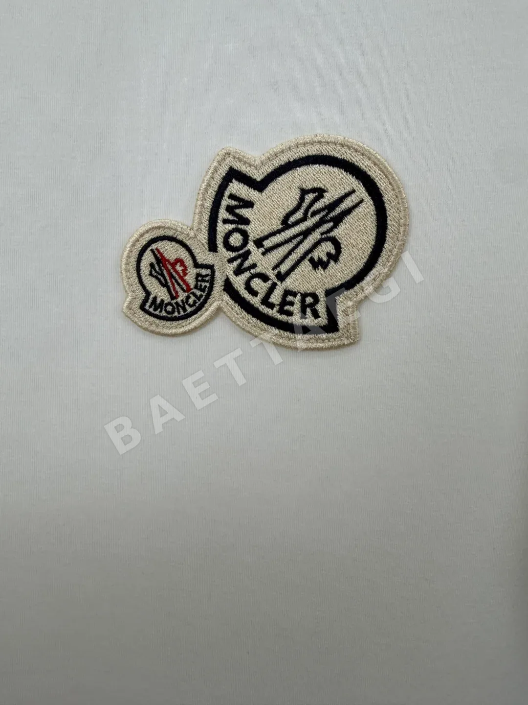 몽클레르 더블 로고 자수 반팔 티셔츠 상세 이미지 6