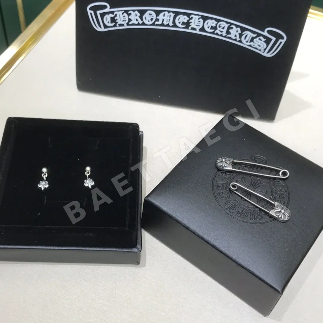 크롬하츠 S925 스털링 실버 앤티크 귀걸이 124470