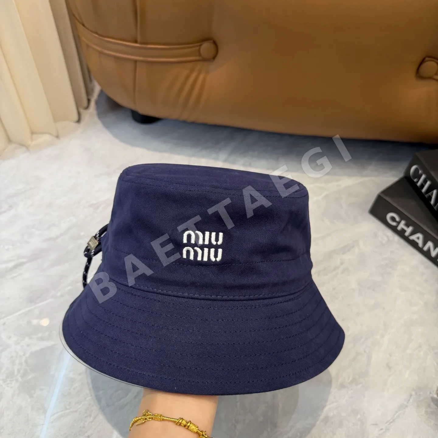미우미우 자수 버킷 햇 모자 상세 이미지 2