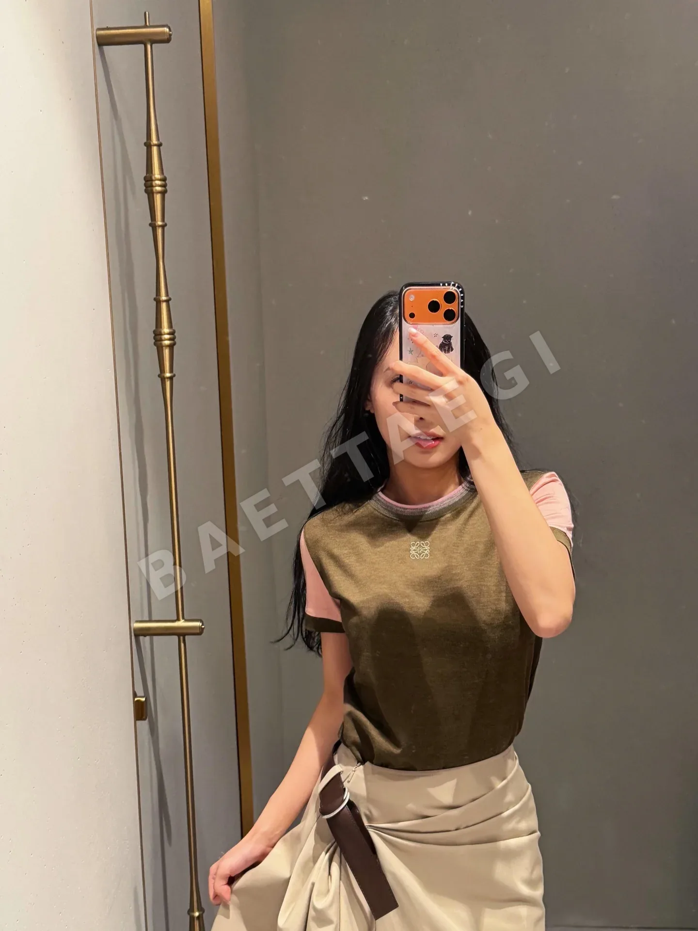 로에베 컬러 블록 아나그램 자수 코튼 반팔 티셔츠 상세 이미지 6