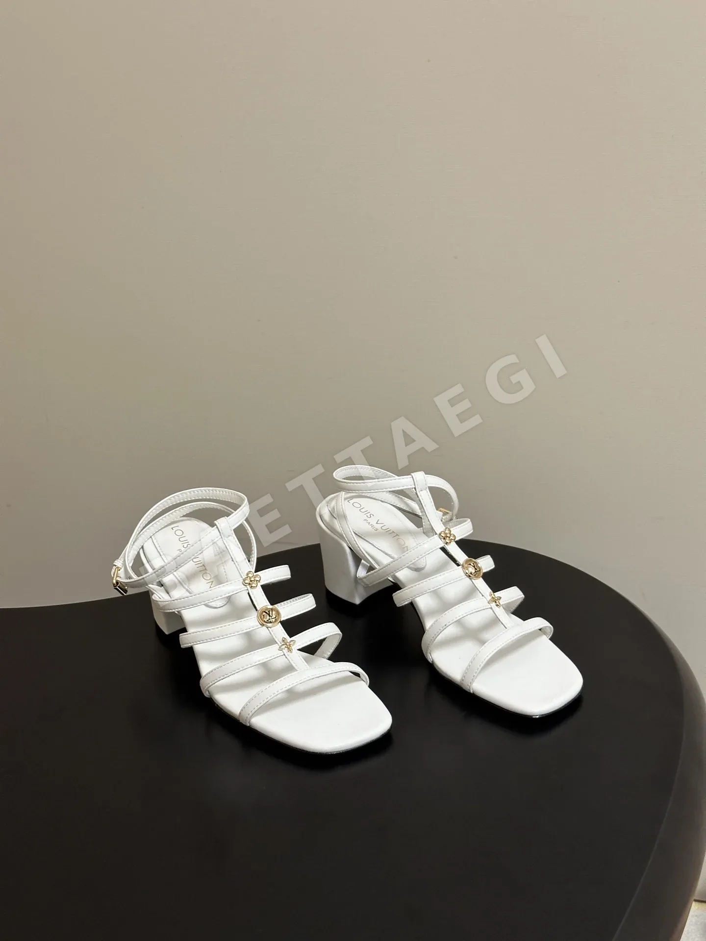 루이비통 LV GAIA 스퀘어 토 샌들 112967