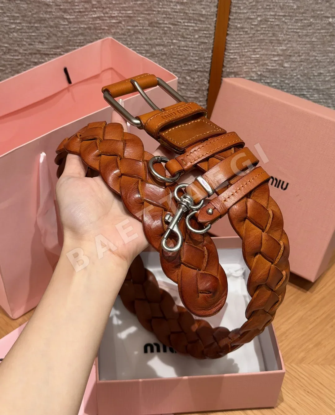 미우미우 가죽 버클 벨트 상세 이미지 9