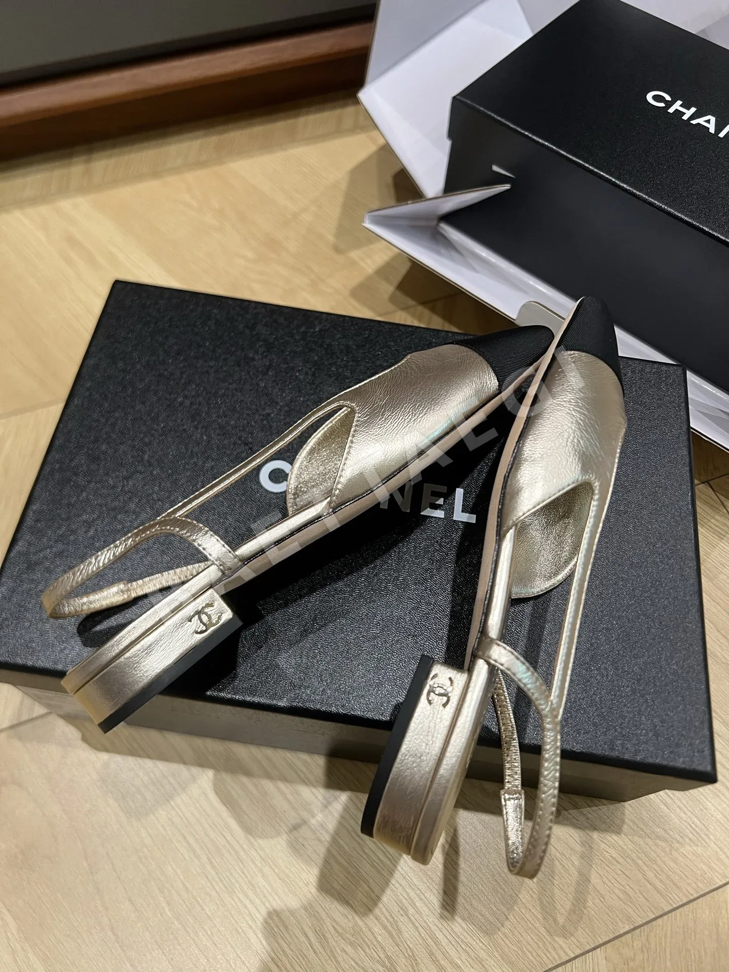 샤넬 클래식 소가죽 스웨이드 슬링백 샌들 상세 이미지 7