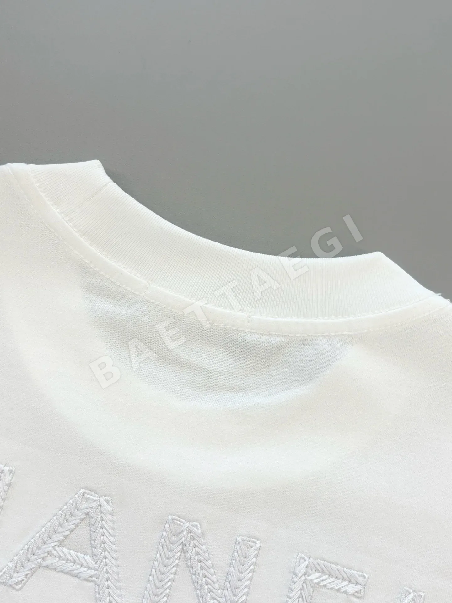 샤넬 여성 자수 로고 반팔 티셔츠 상세 이미지 7