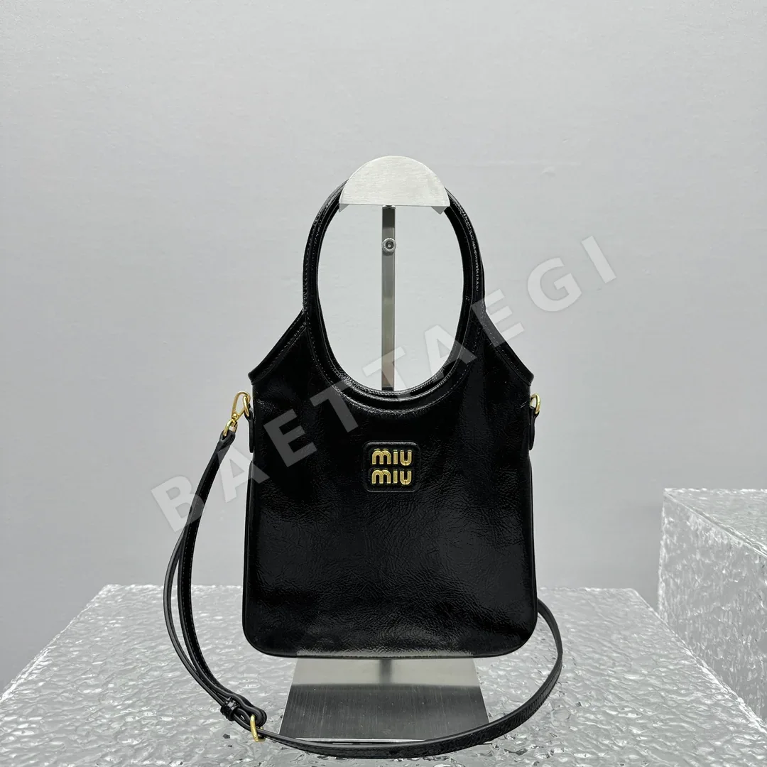 미우미우 페이턴트 레더 미니 호보백 상세 이미지 2
