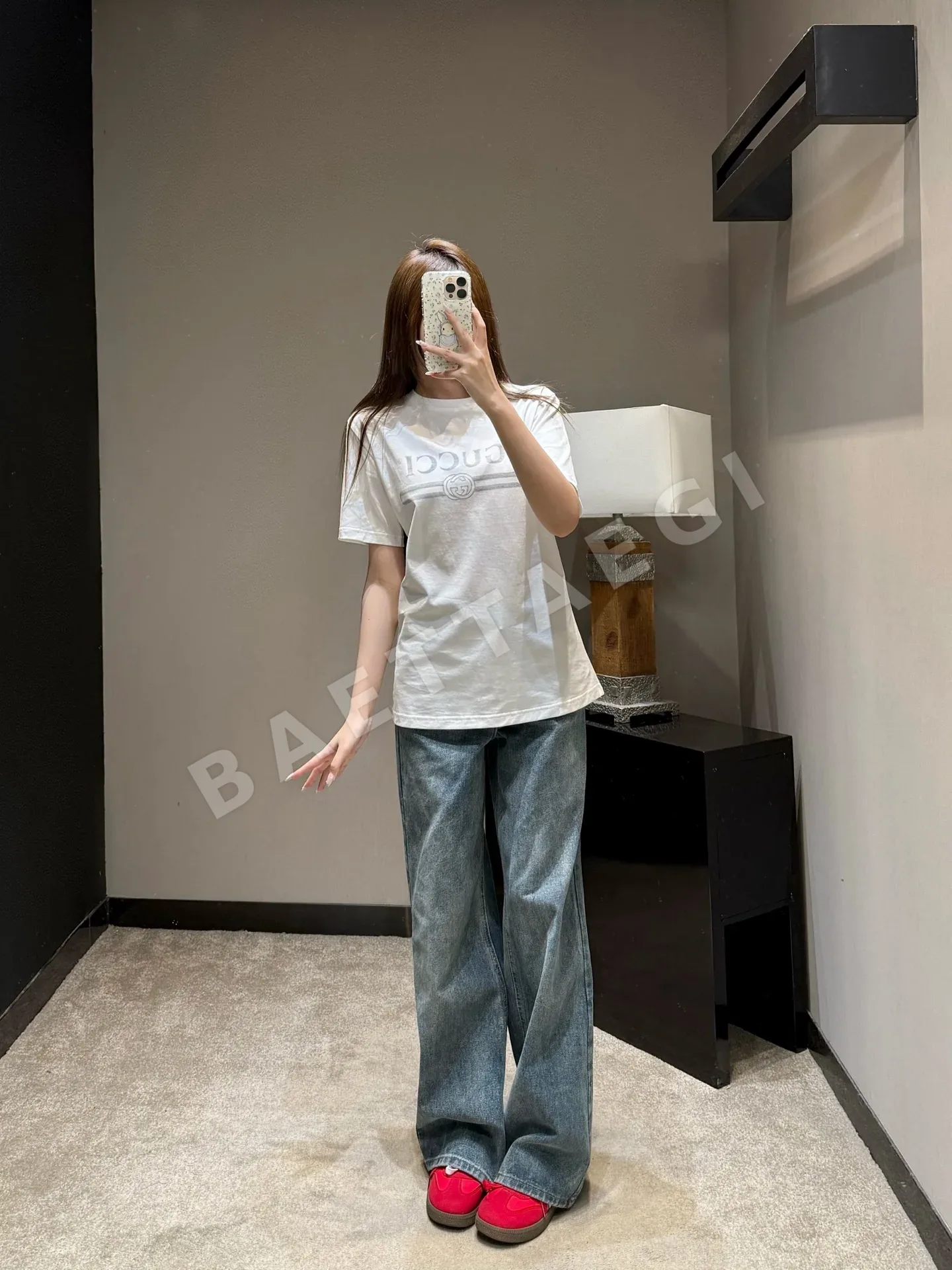 구찌 레터 프린트 크루넥 반팔 티셔츠 상세 이미지 4