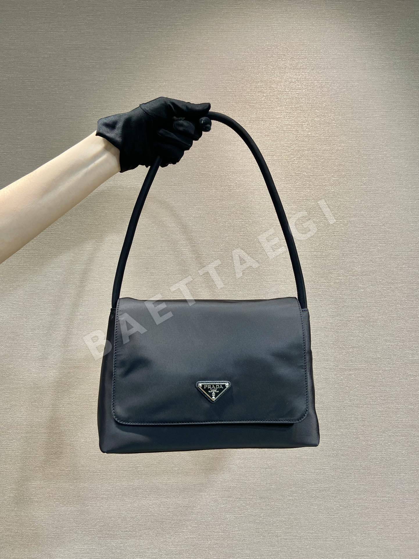프라다 플랩 나일론 숄더백 1BH628