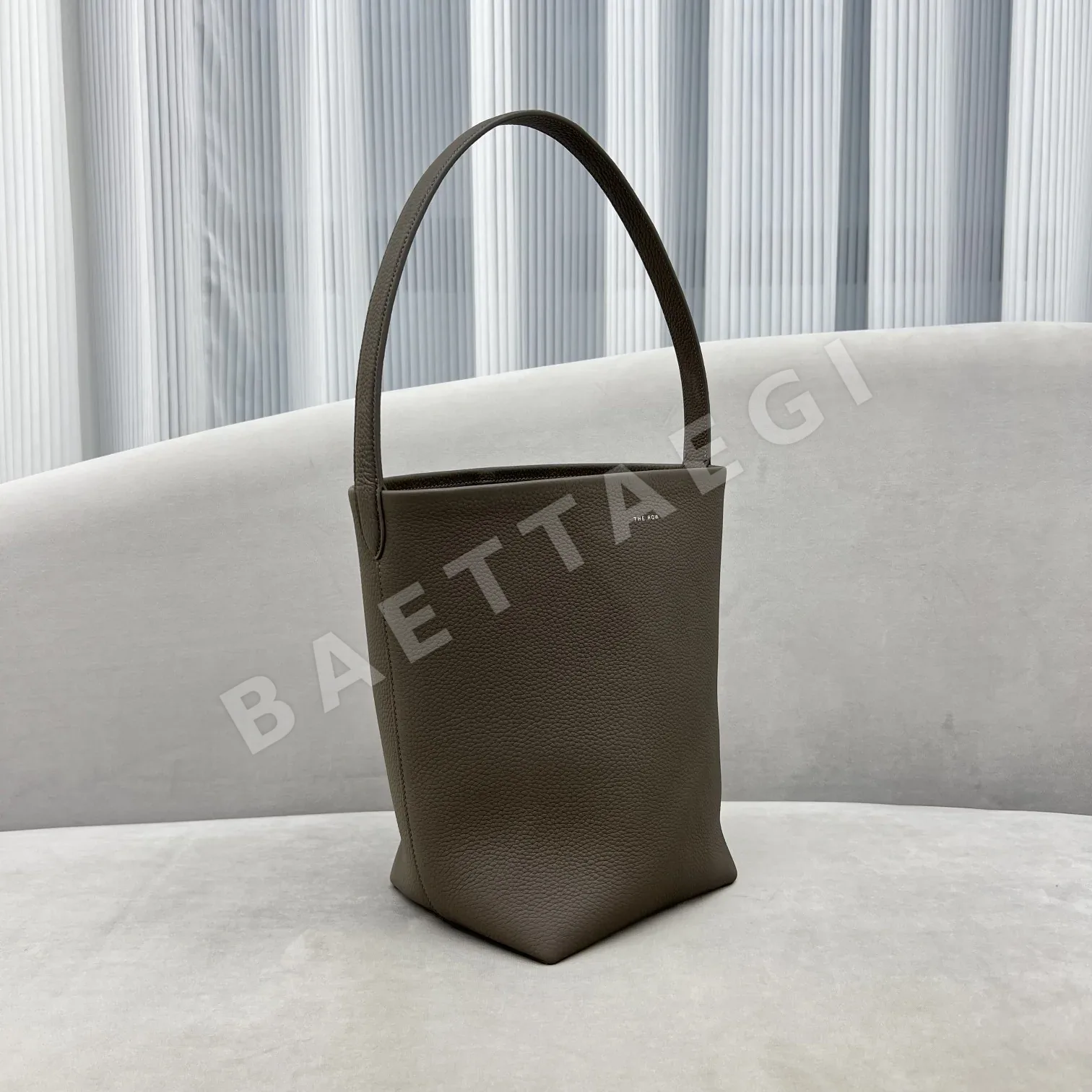 더로우 미디엄 파크 토트백 상세 이미지 3