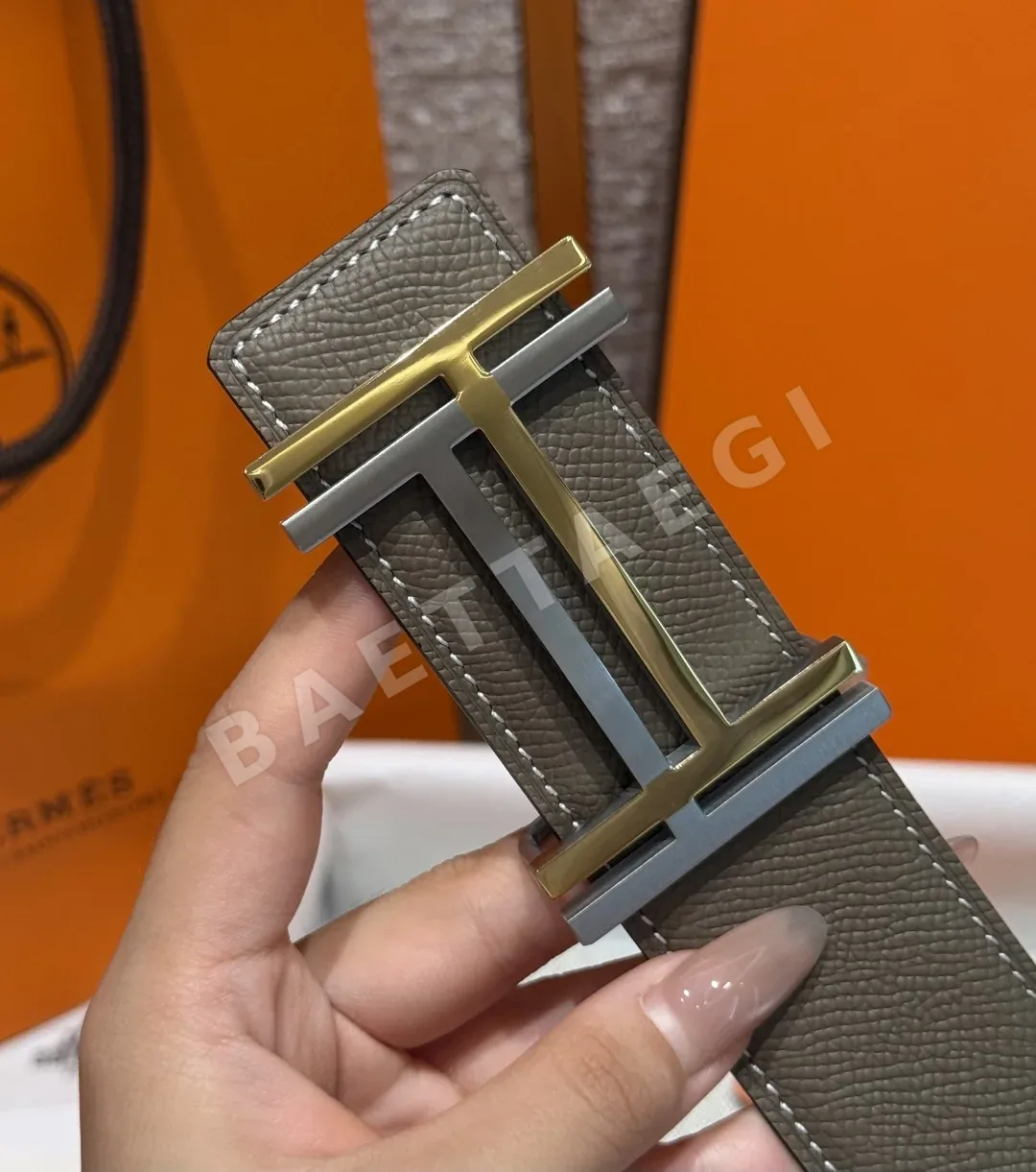 루이비통 H 버클 리버시블 가죽 벨트 38MM 상세 이미지 8