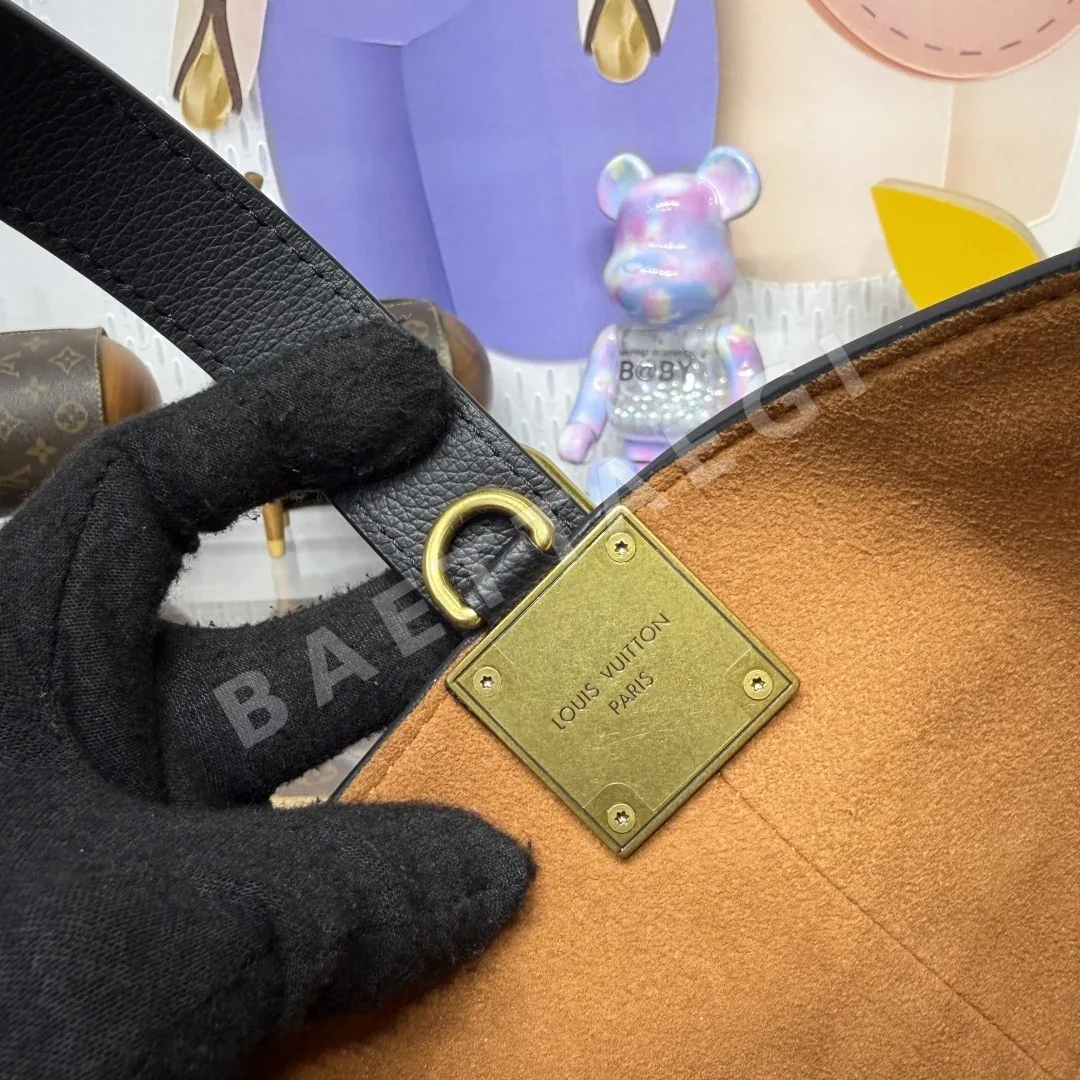 루이비통 로우 키 올 인 BB 블랙 M25543 상세 이미지 9