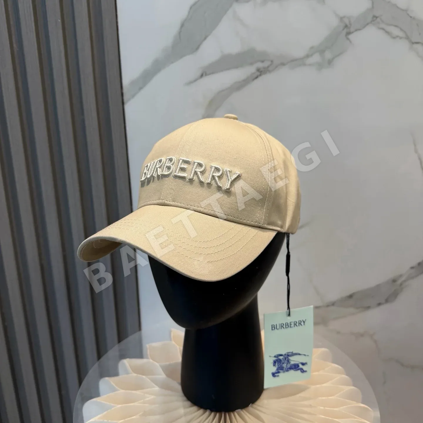 버버리 자수 베이스볼 캡 81922