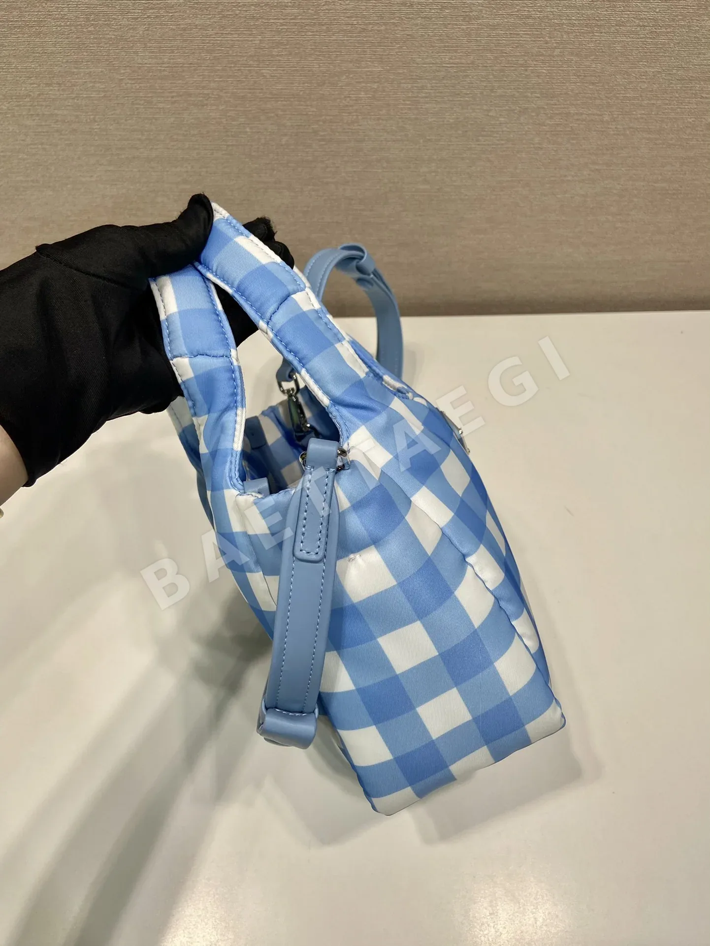 프라다 체크 패턴 나일론 미니 토트백 1BG359 상세 이미지 5