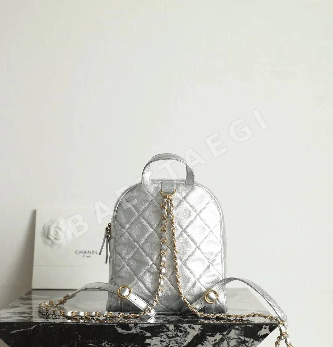 샤넬(Chanel) 25K 메탈릭 실버 백팩 AS5793 상세 이미지 5