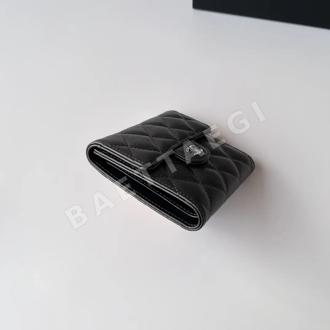 샤넬 메탈 블랙 실버 버클 삼단 지갑 상세 이미지 3