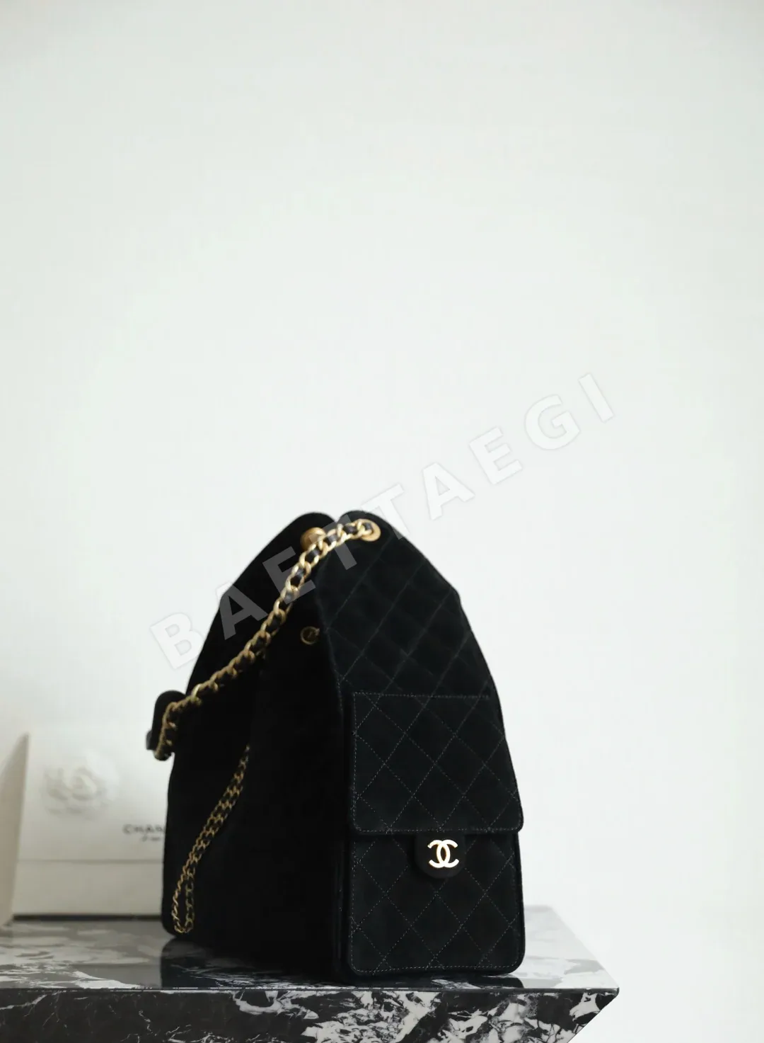 샤넬 26C 블랙 스웨이드 미디움 가방 26C 상세 이미지 4