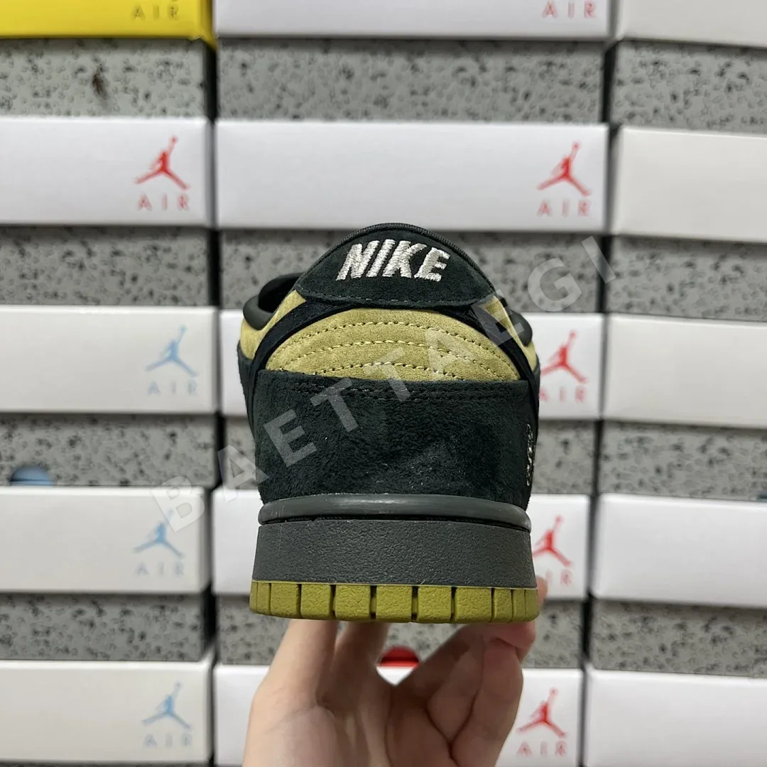 나이키 [S2] SB 덩크 로우 HQ8487-300 201038 Nike SB Dunk Low Supreme 94 Camper Green 상세 이미지 3