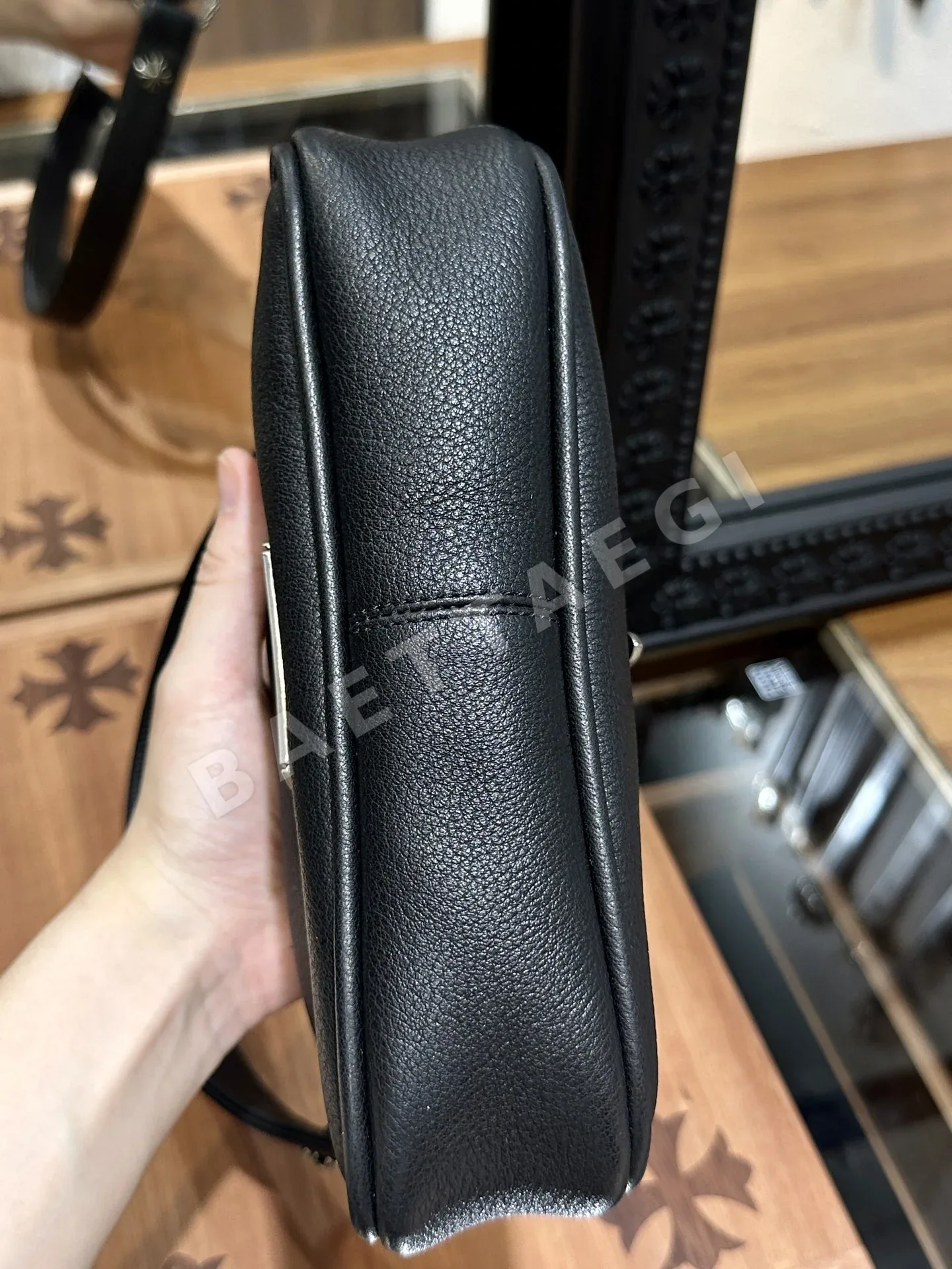 크롬하츠 스몰 치킨 너겟 언더암 가방 상세 이미지 5