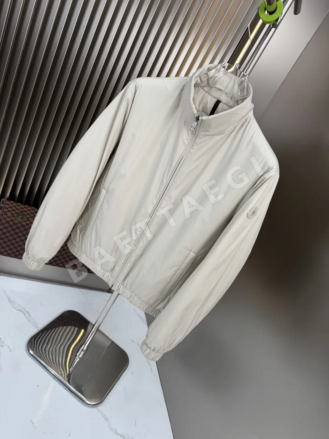 몽클레르 남성 경량 다운 패딩 재킷 상세 이미지 5